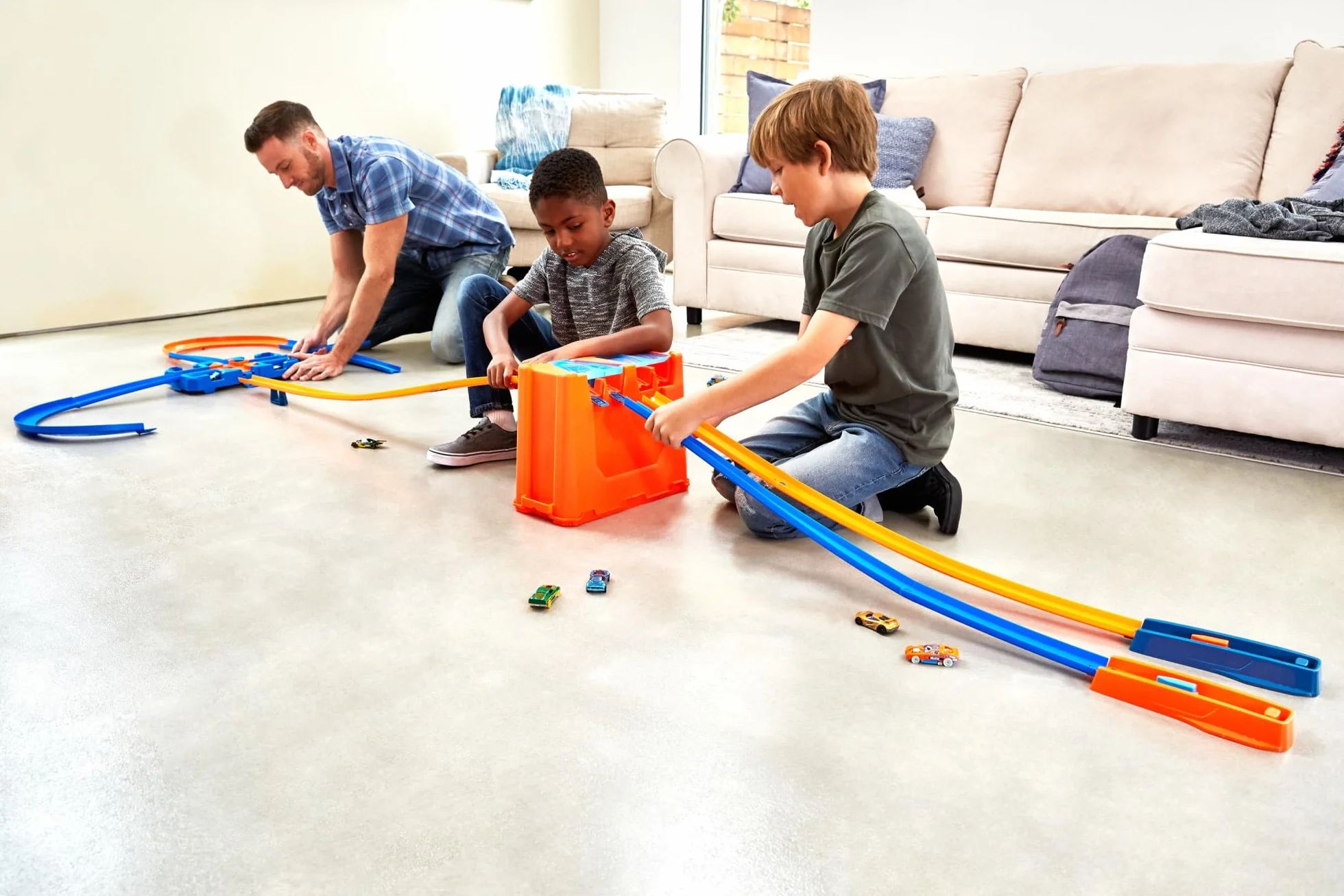 Hot Wheels Track Builder il Set delle Acrobazie Deluxe, Playset con Componenti Pista Assortiti, Giocattolo per Bambini 4+ Anni, GGP93