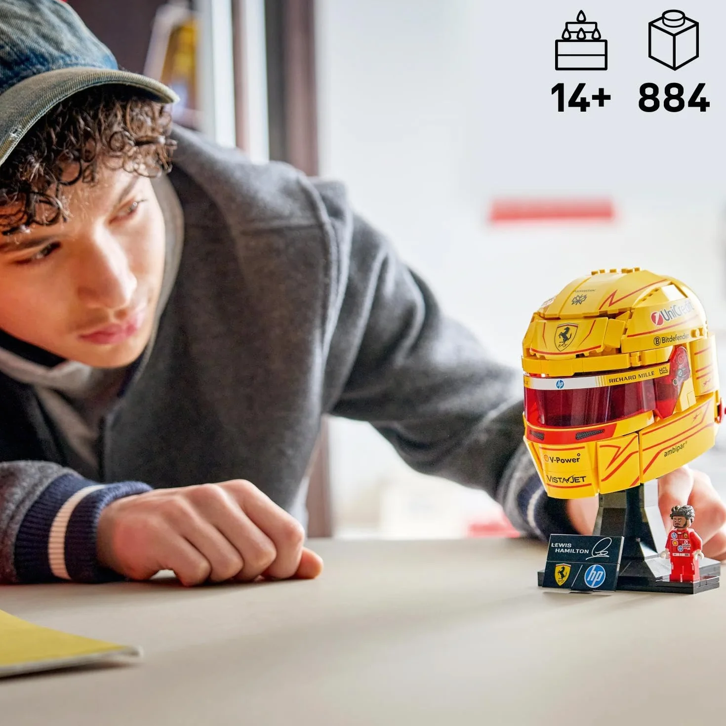 LEGO 43022 Scuderia Ferrari HP Lewis Hamilton Helmet Display Model Kit