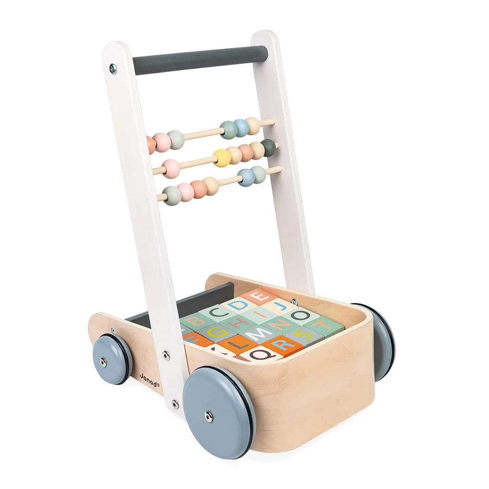 Janod - Carrello ABC Sweet Cocoon - Carrello Primi Passi Didattico in Legno a Spinta - con 20 Cubi Lettere Alfabeto, Numeri e Forme + 3 Stecche Pallottoliere - Vernice Ad Acqua - da 1 Anno, J04408