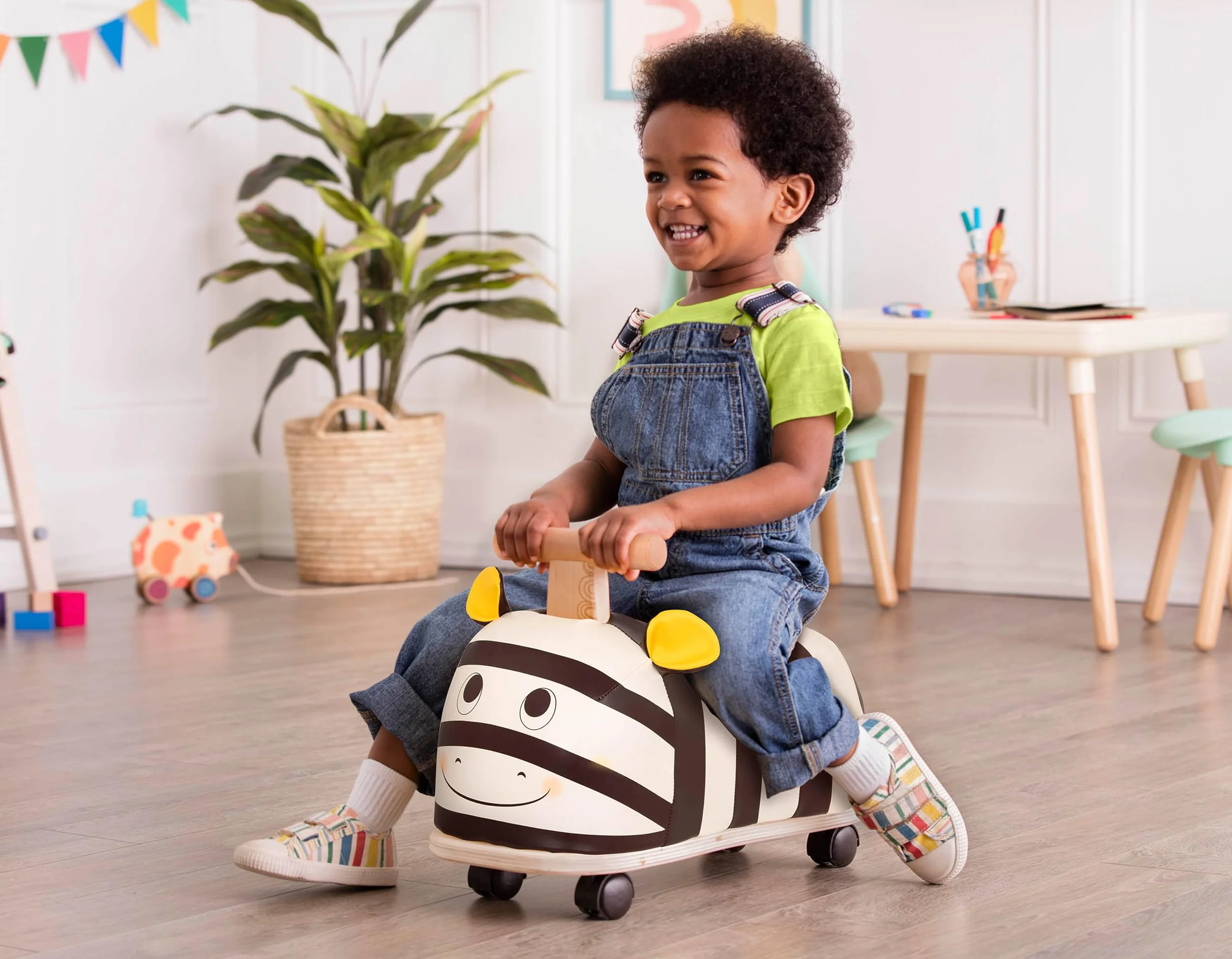 B. toys - Zippity Zebra - Zebra cavalcabile - Giocattolo cavalcabile per bambini e ragazzi - Sedile morbido - Giocattolo in legno - 18 mesi +