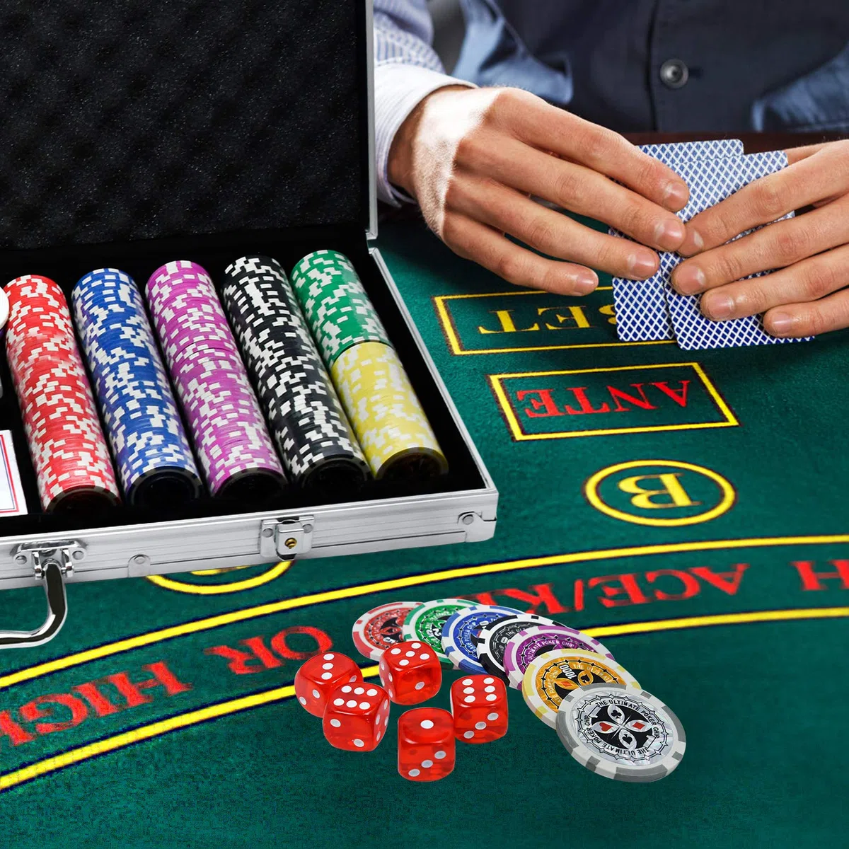 FIVMEN Set da poker da poker da 500 chip, con 500 chip da poker laser, 2 pazzi da poker, 3 bottoni per dealer e 5 dadi con valigetta in alluminio, nero