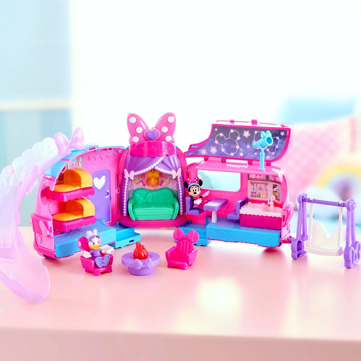 Minnie Set di gioco Glamper di Minni Bows-A-Glow Disney Junior e personaggi con 13 pezzi, giochi per bambini dai 3 anni in su, Esclusiva Amazon di Just Play