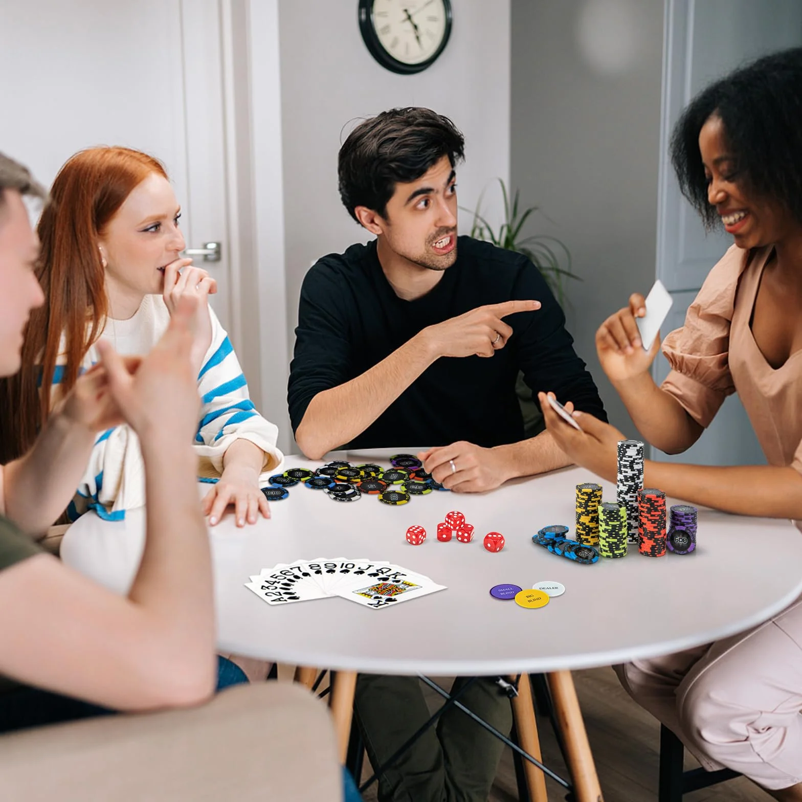 COSTWAY Poker Chips, Set di Fiches da Poker con 500/300 Chips e Custodia in Alluminio, Mazzo di Carte 5 Dadi, Set di Fiches per Party Viaggi e Feste (500 chips)