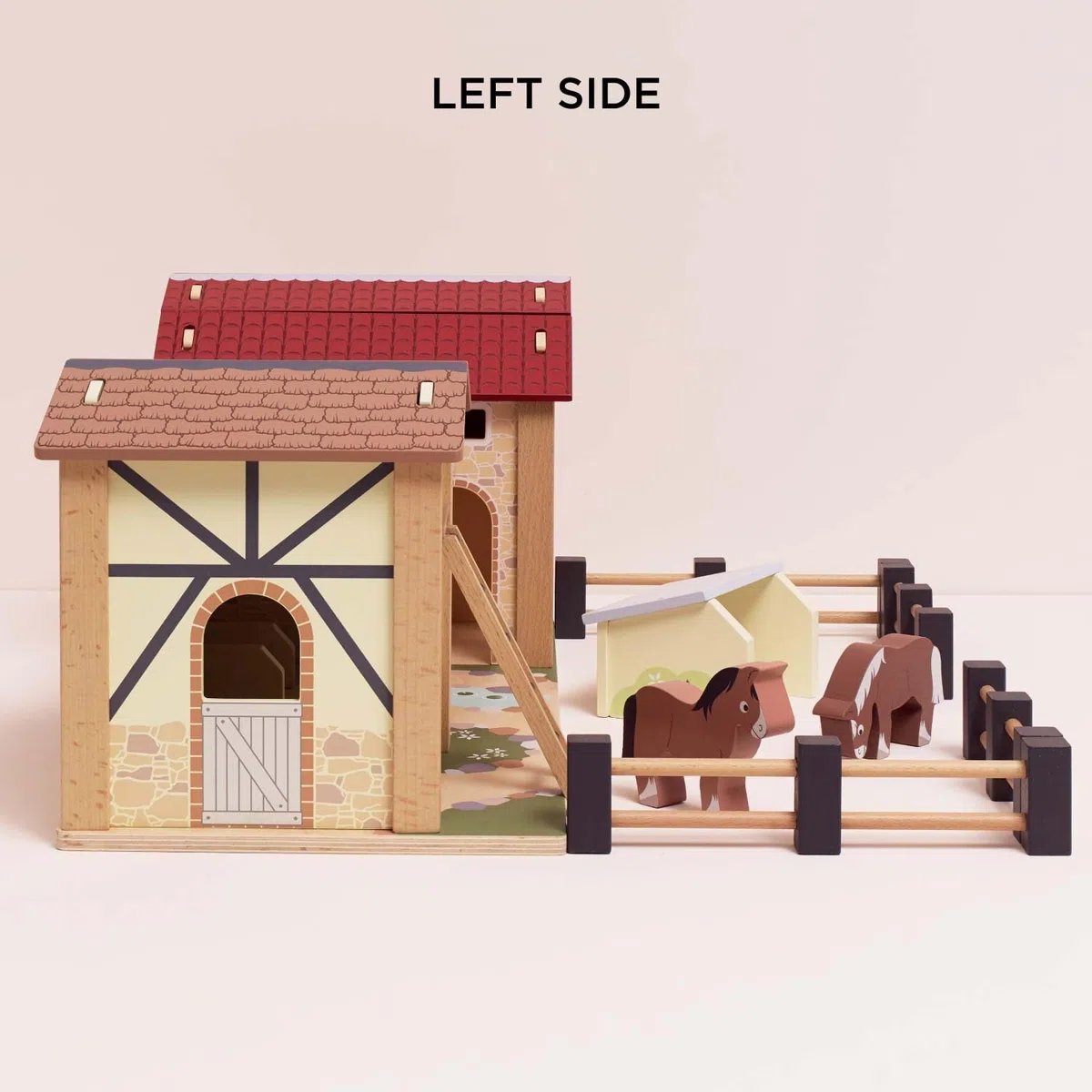 Le Toy Van - TV410 - Gioco educativo Fattoria degli Animali in Legno con Tetto Rimovibile, 3 Anni, Montessori, 58 x 52 x 24 cm, Grande stalla con fienile e porcile, con recinzioni mobili