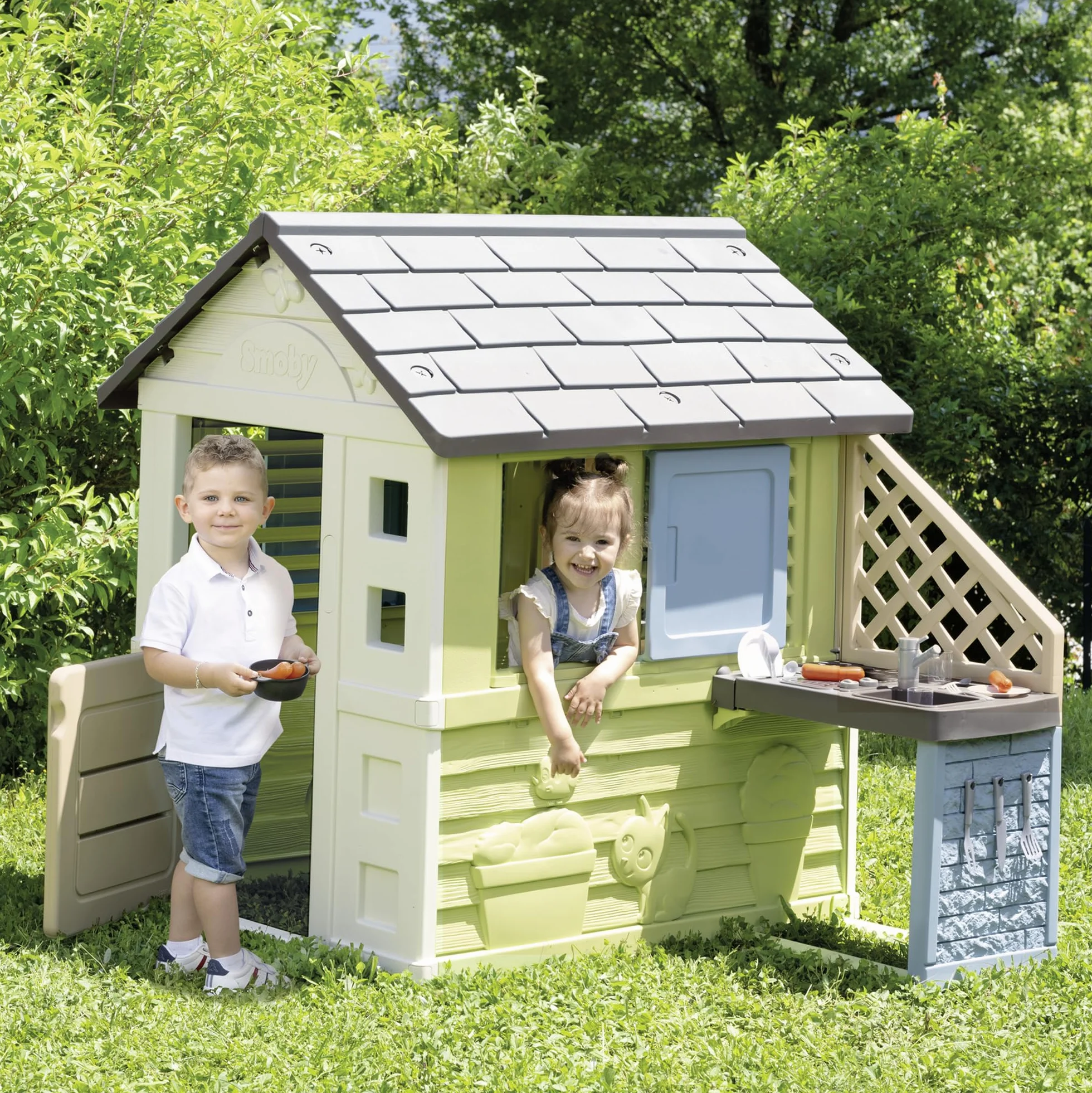 Smoby Life - Casa Bella + Cucina Estiva - Piastra e Lavello - Numerosi Accessori - Materiale Riciclato - Dai 2 Anni - Prodotto in Francia