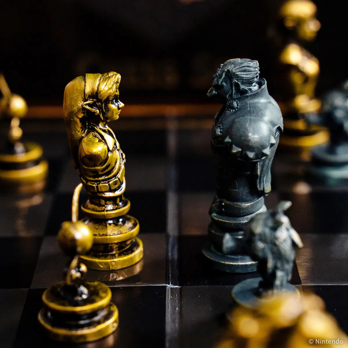 USAopoly The Legend of Zelda Collector's Chess Set – Gioco di Strategia – Per Fan di Zelda – 2 Giocatori | 60+ Minuti | Da 8 Anni in Su – Inglese