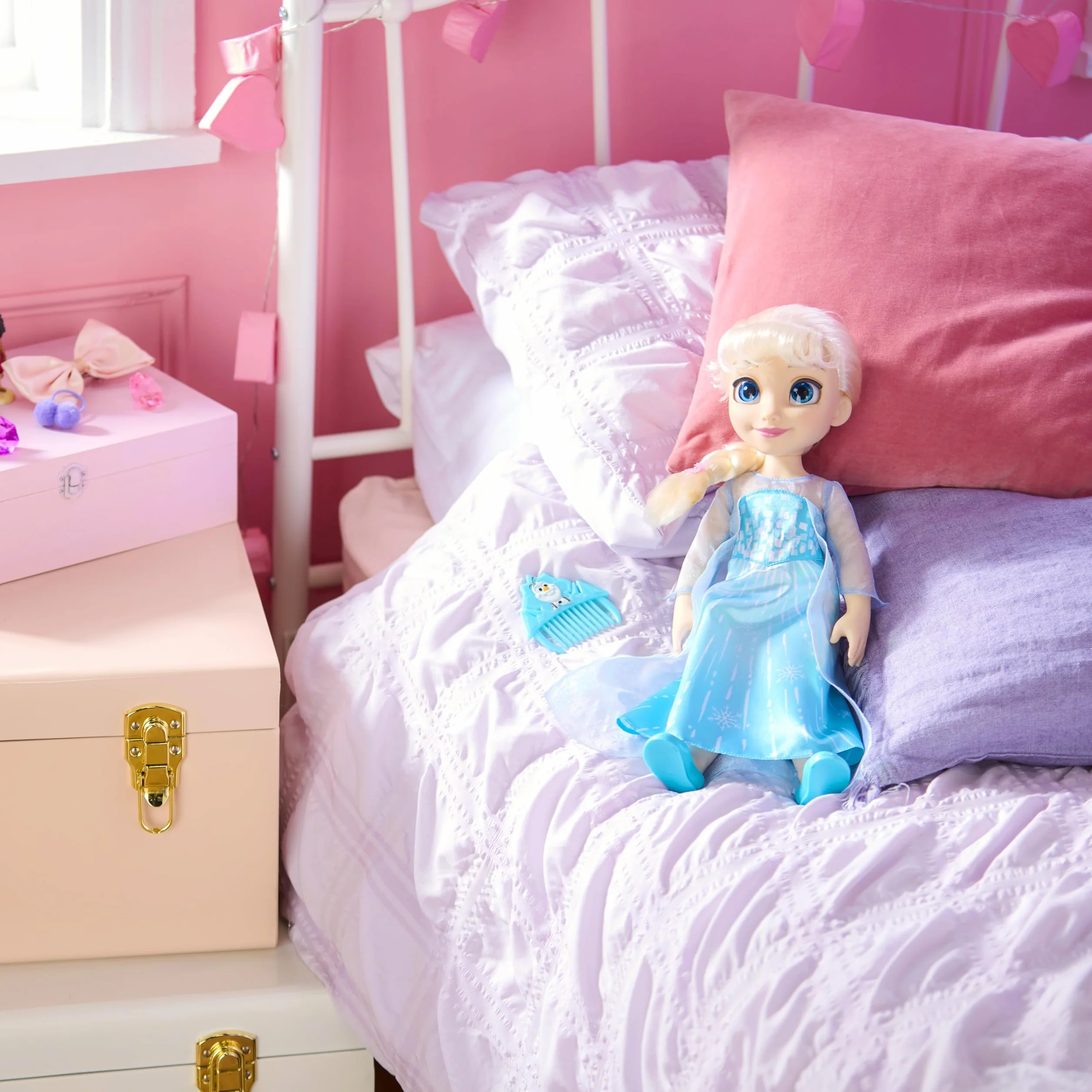 Disney Store Official Bambola Elsa con Spazzola Giocattolo per Capelli, Frozen, 40,5 cm, Collezione Once Upon a Story, 3+
