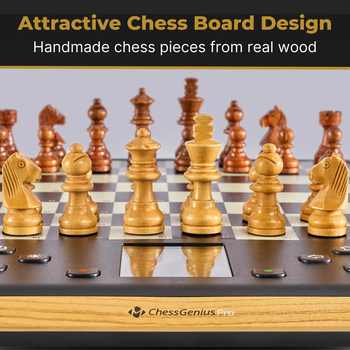 Computer per scacchi MILLENNIUM ChessGenius Pro Wood Edition - Elegante look in legno con pezzi in vero legno, facile da usare, ideale per i giocatori per hobby con funzioni di apprendimento AI