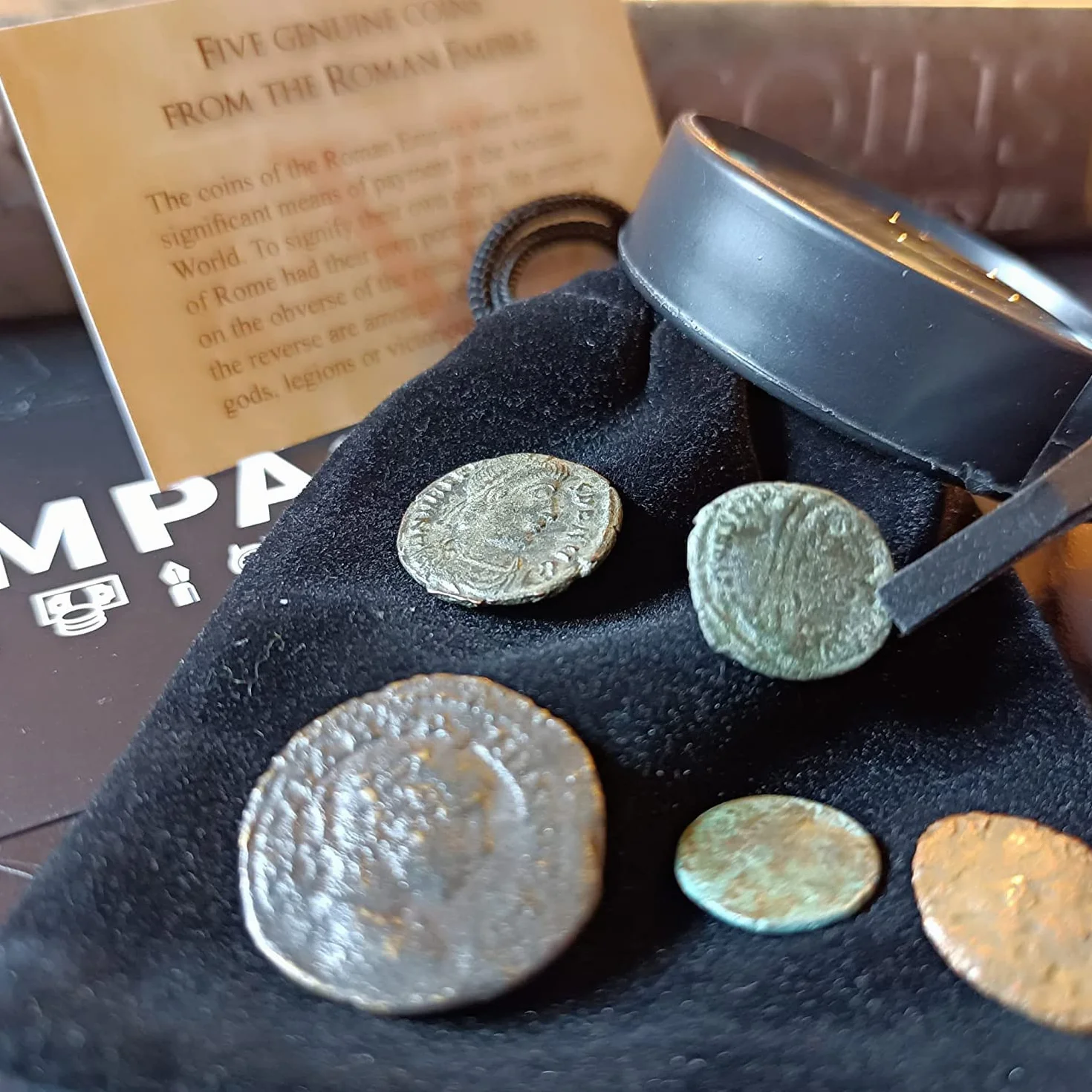 IMPACTO COLECCIONABLES | Autentiche Monete Romane Antiche 300–400 d.C. | Collezione dell’Impero con Imperatori, dei e Legioni | Selezionate da Esperti e Presentate in Sacchetto di Velluto