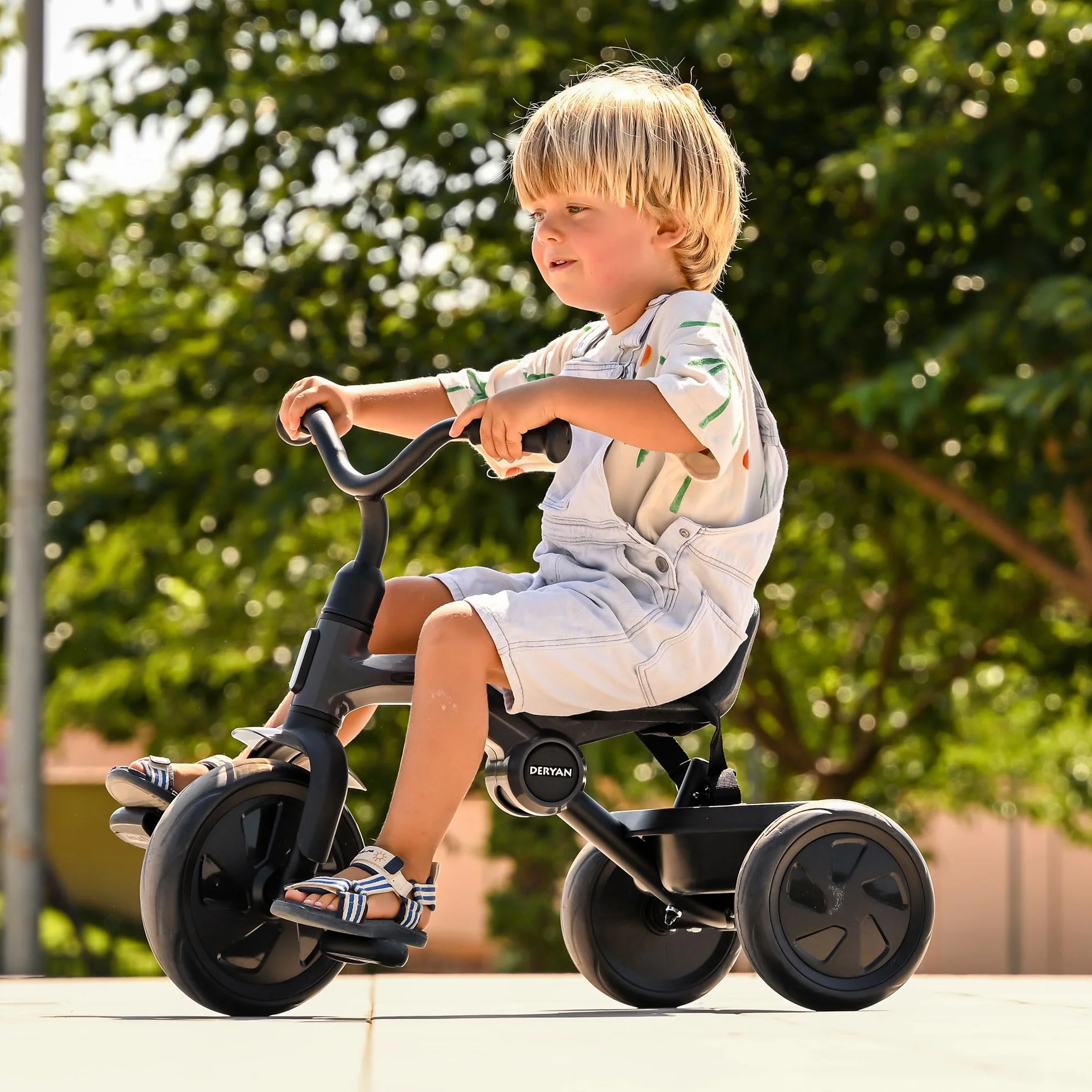 Deryan Triciclo 2in1 Drifter - Triciclo per bambini da 2 anni a 6 anni - Aiuto per l'apprendimento della deambulazione, portata fino a 25 kg - Incl. barra di sterzo, cintura di sicurezza - Pieghevole