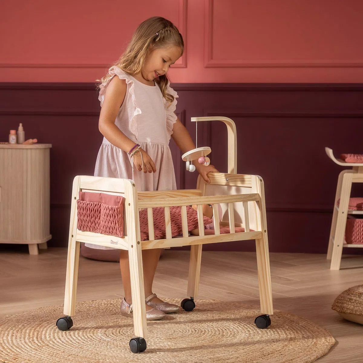 howa Letto per bambole in legno Grace con ruote, mobile, materasso, coperta e borsa in tessuto, mobili per bambole fino a 50 cm 2170