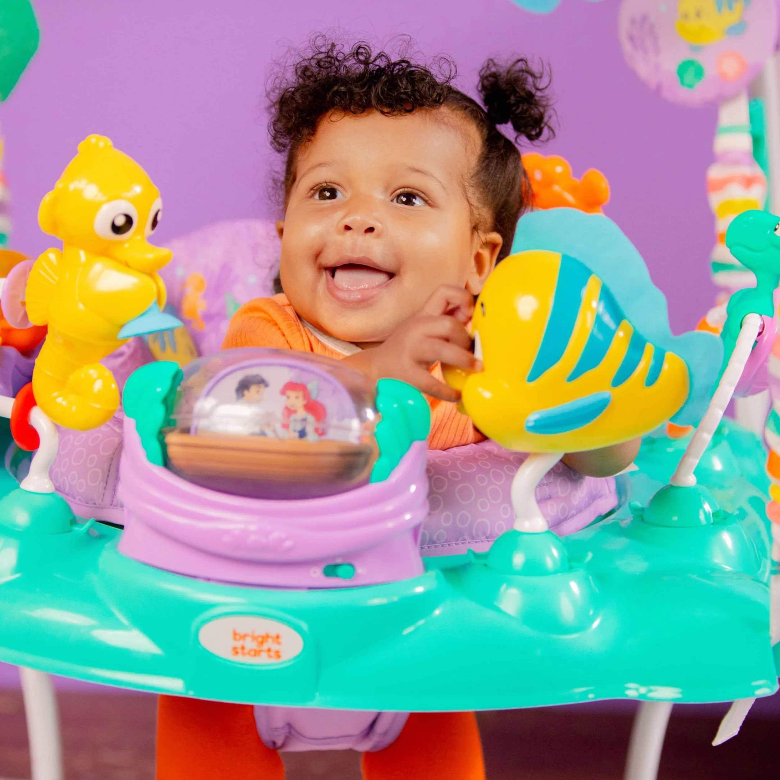 Bright Starts, Disney Baby, Jumper multiattività Sea of Activities della Sirenetta, con Giocattoli interattivi, luci e Musica con Principessa Ariel di Disney, 6-12 Mesi (Blu)