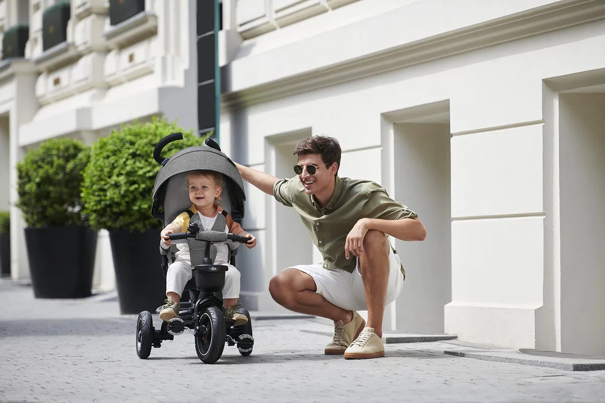 Kinderkraft SPINSTEP Triciclo bambini dai 9 Mesi con Maniglione, Cappottina impermeabile con filtro UPF50+, Pieghevole, Seduta girevole a 360 gradi, Grigio