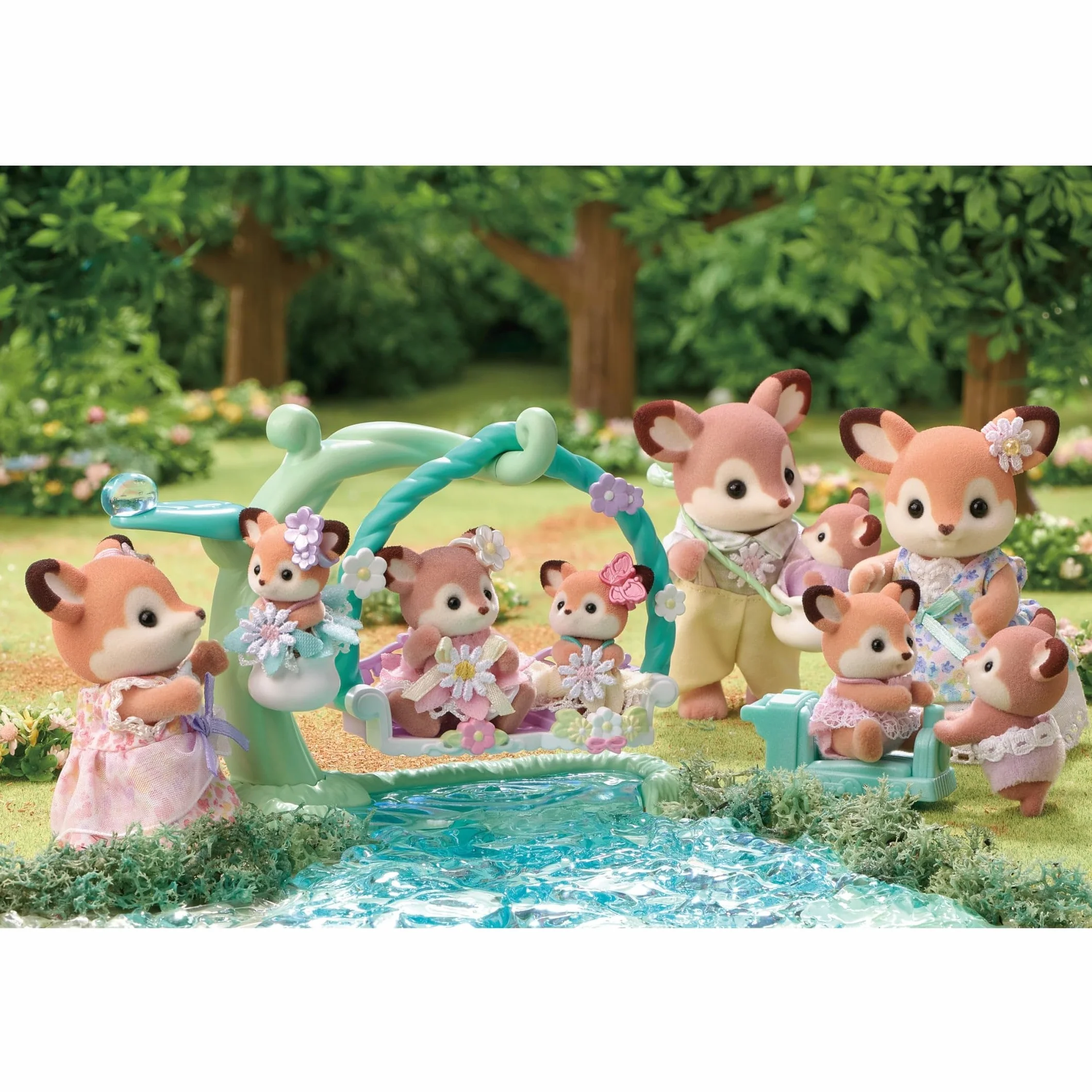 Sylvanian Families - La Famiglia Cervo – Set di 4 Personaggi con Abiti Floreali, Orecchie Grandi e Bebè in Fascia – Modello 5799