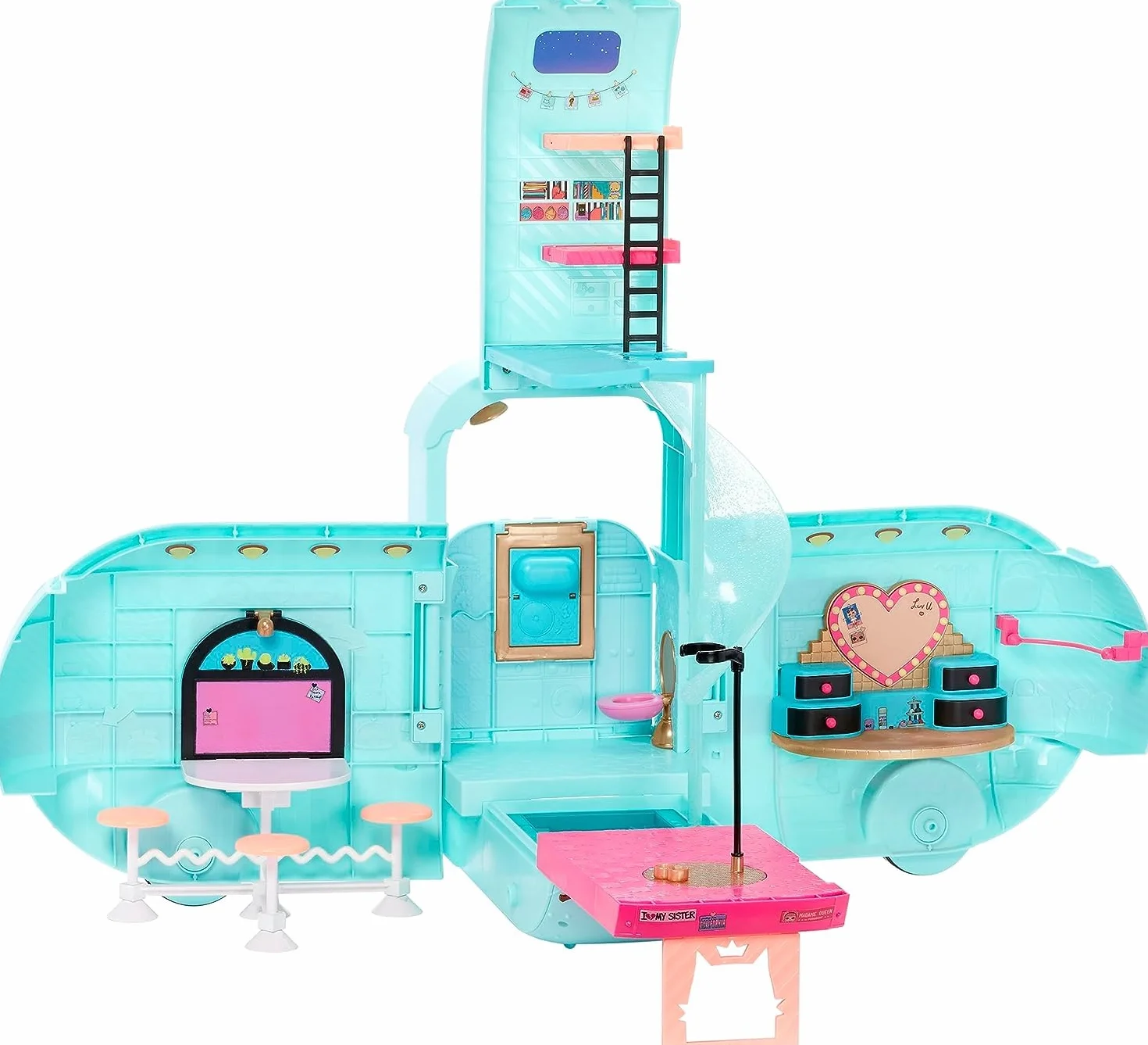 L.O.L. Surprise OMG Glam N' Go Camper Set da gioco con oltre 50 sorprese e gioco a 360°, arredato con piscina, scivolo d'acqua, letti a castello, vanity, barbecue, cabina DJ e altro ancora - Età 4+