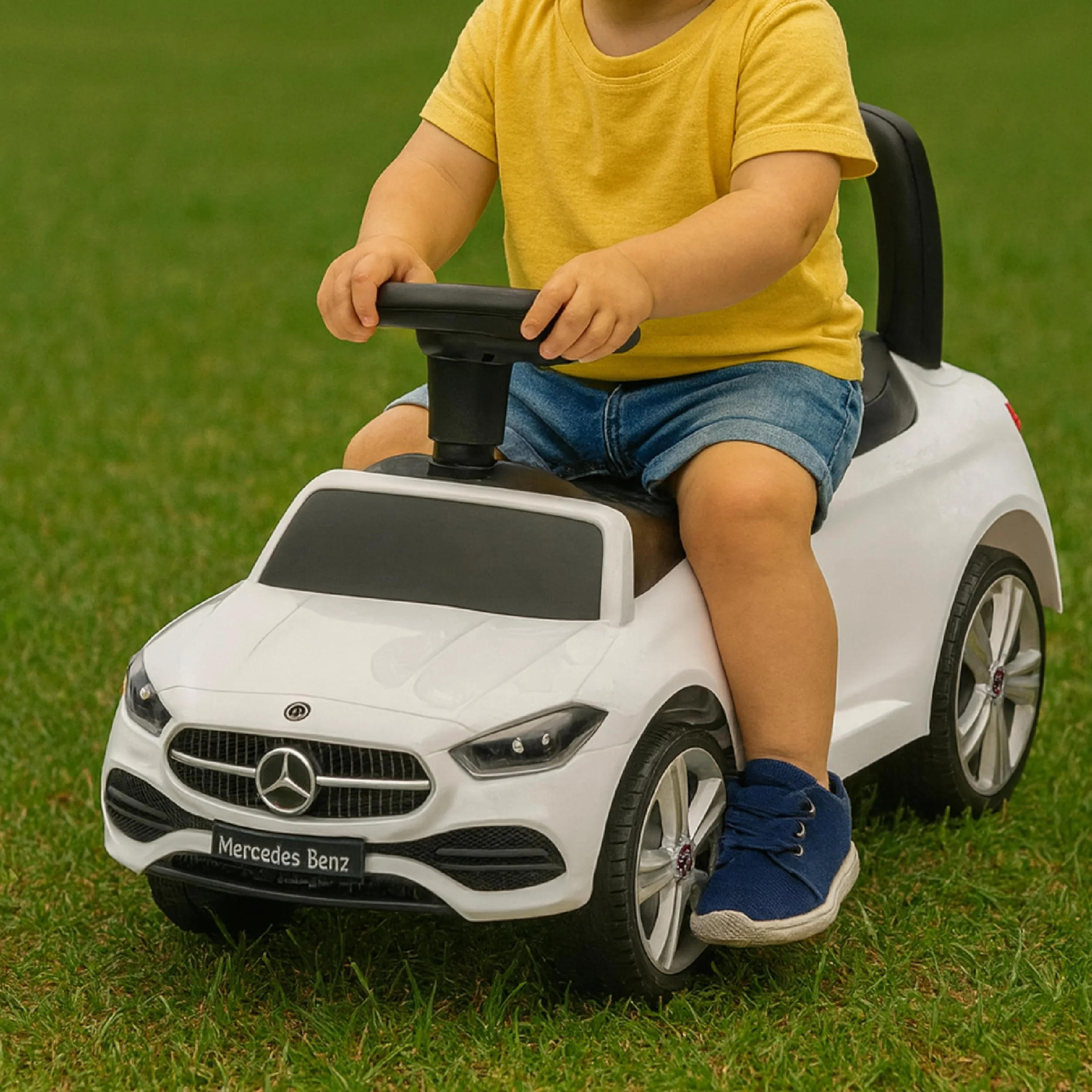 Baroni Toys Mercedes Ride-On Macchinina Spingi e Vai per Bambini 1-4 Anni, Fari LED, Suoni Realistici, Ruote Antiscivolo, Vano Portaoggetti, Design Antiribaltamento 65x28x39 cm Bianca