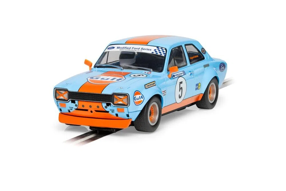 Scalextric Cars, C4530 Ford Escort MK1, Wayne Crabtree Modified Fords 2023, Macchinina giocattolo da utilizzare con piste da corsa, Idee regalo per bambini piccoli dai 3 anni in su, accessori