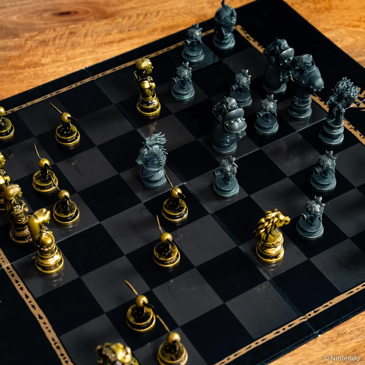 USAopoly The Legend of Zelda Collector's Chess Set – Gioco di Strategia – Per Fan di Zelda – 2 Giocatori | 60+ Minuti | Da 8 Anni in Su – Inglese