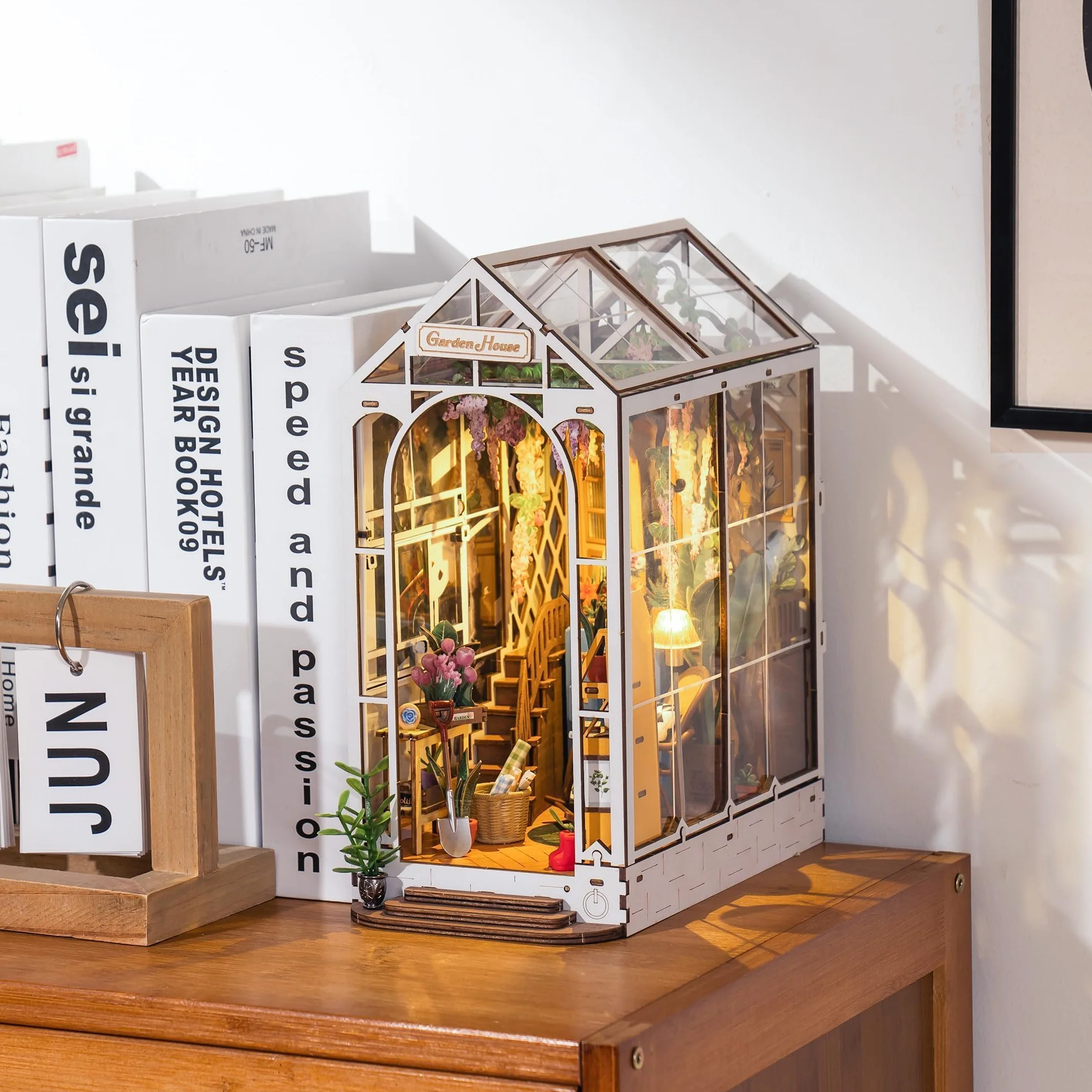 ROBOTIME Book Nook Casa Delle Bambole in Legno, Miniatura Fai Da Te, Modello di Casa Puzzle con Luci LED, Casa, Decorazione Scaffale, Regalo Di Vacanza (Casa Di Fiore Di Vacanza)