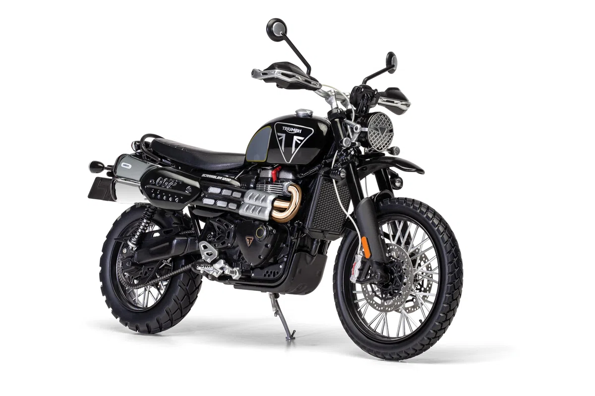Corgi Modellini di Auto Pressofusi, Cc08402 Triumph Scrambler 1200 Bond Edition, Regali Souvenir per Uomini, Donne e Bambini Dal Regno Unito, Piccoli Modelli di Auto Giocattolo Pressofuso per Ragazzi