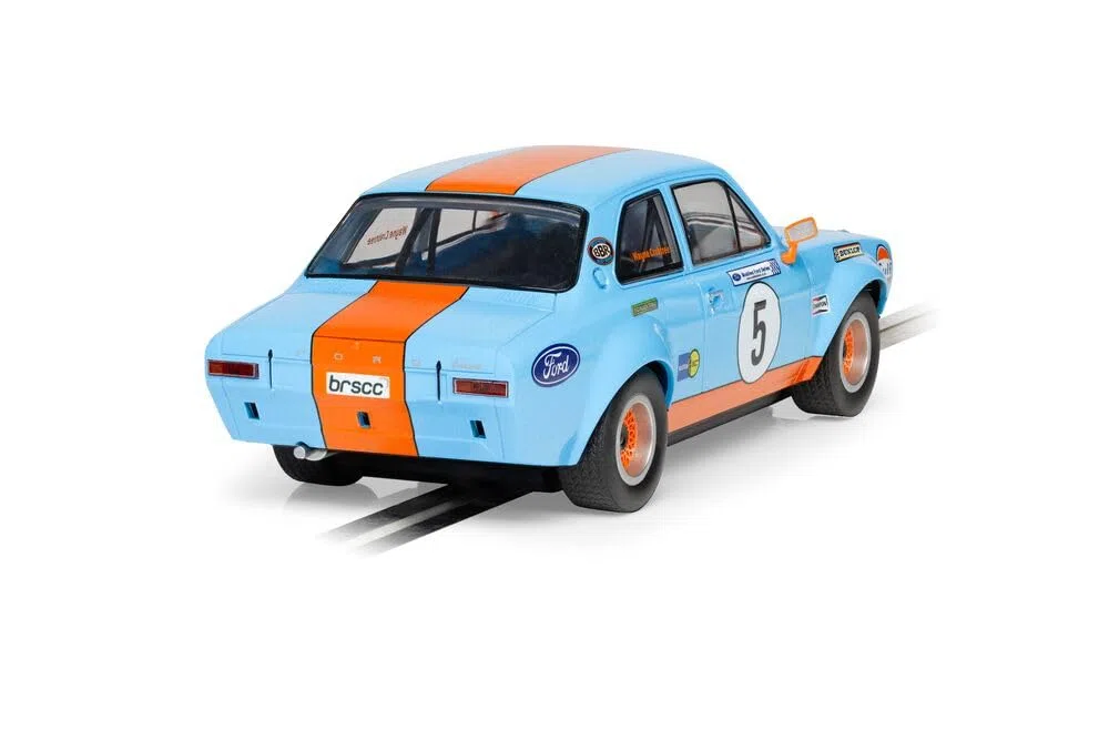 Scalextric Cars, C4530 Ford Escort MK1, Wayne Crabtree Modified Fords 2023, Macchinina giocattolo da utilizzare con piste da corsa, Idee regalo per bambini piccoli dai 3 anni in su, accessori