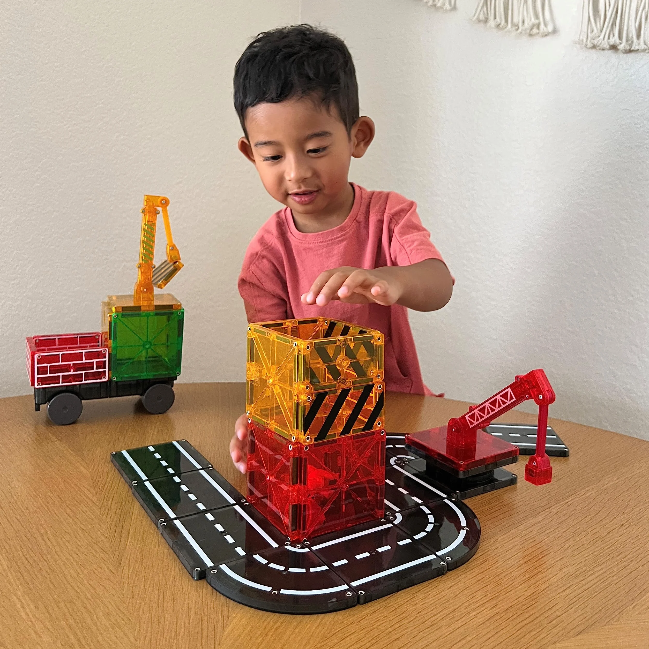 Magna-Tiles Builder - Cassetta magnetica da 32 pezzi, con pannelli stradali, gru e veicoli, dai 3 anni in su, giocattolo STEAM per la costruzione creativa, kit compatibile