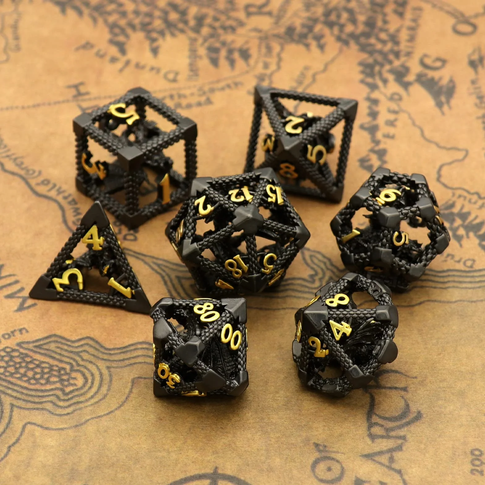Set di Dadi Poliedrici in Metallo HNCCESG – 7 Pezzi per Giochi di Ruolo e da Tavolo (Design 3D Drago Cavo, Nero)