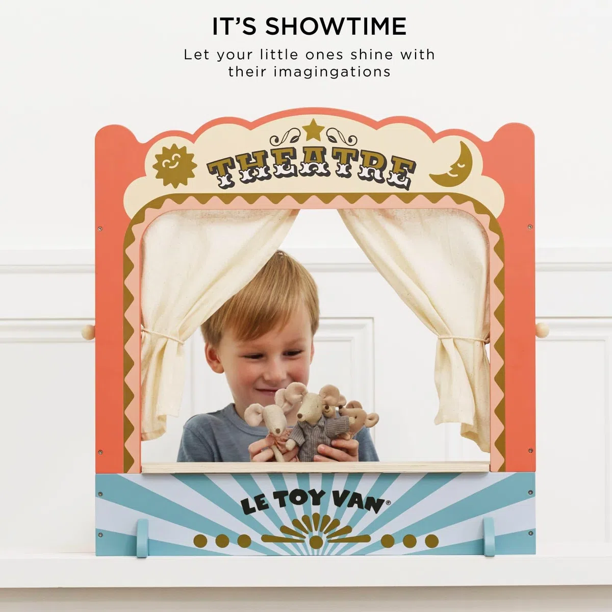Le Toy Van - TV351 - Teatro Marionette per Bambini, da 3 Anni, teatrino dei burattini in Legno da Tavolo, Gioco di Ruolo, Montessori, Legno FSC Ecologico, 52 x 30 x 55 cm