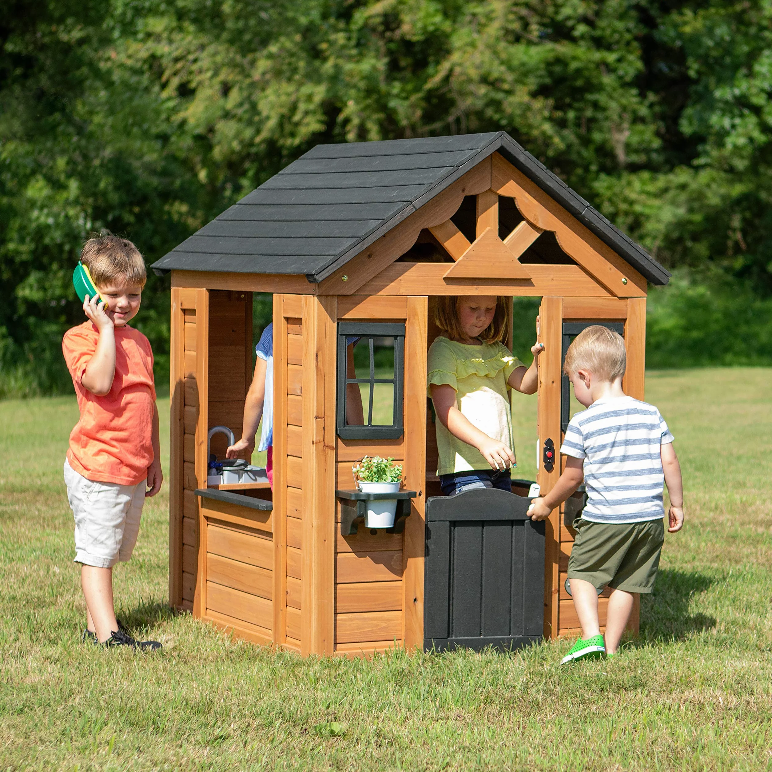 Backyard Discovery Casetta giocattolo Sweetwater in legno per bambini all'aperto con finestre marrone e nero