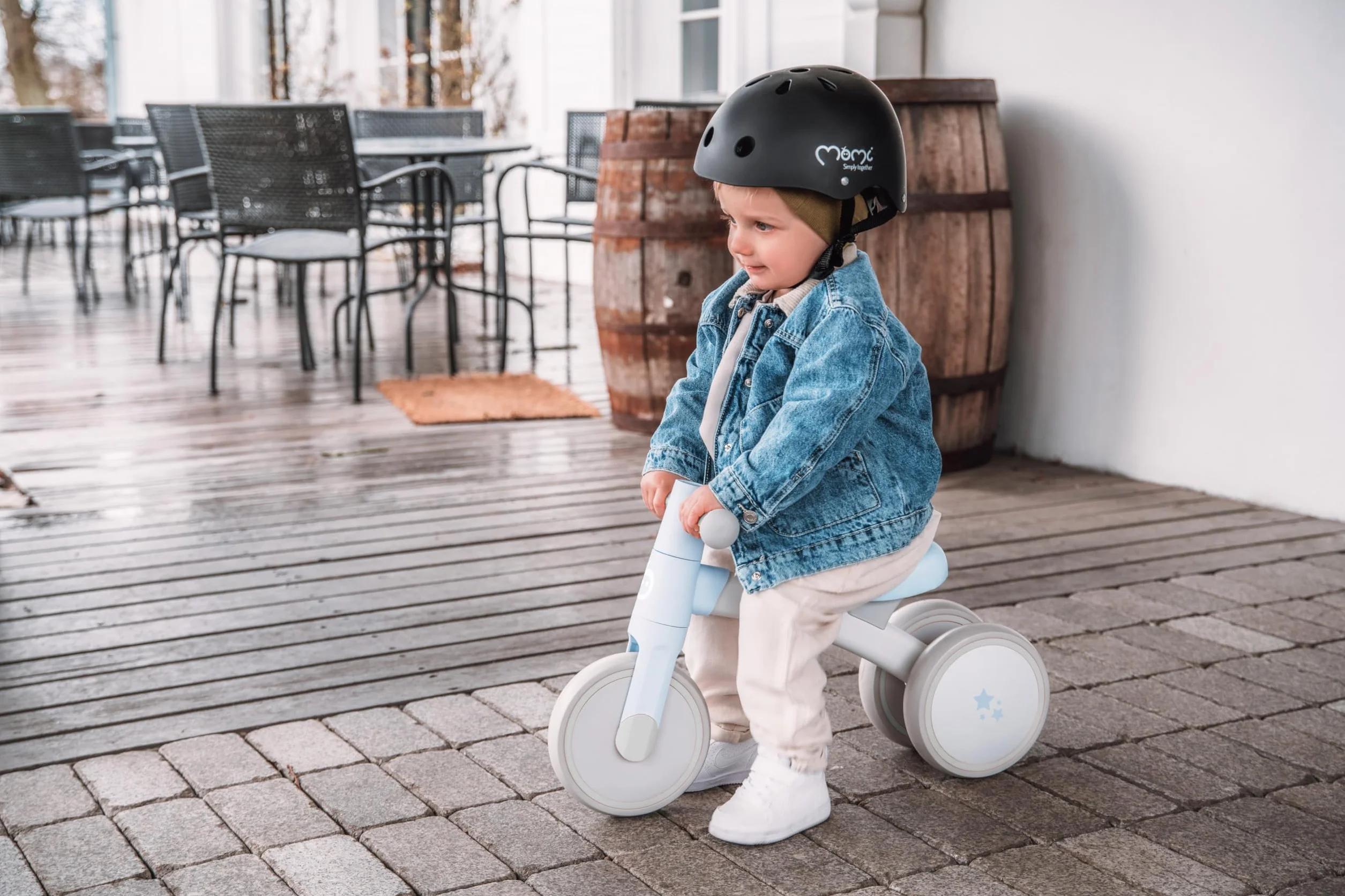 Triciclo senza pedali per bambini MoMi TEDI per bambine e bambini (peso massimo 25 kg), mini bicicletta senza pedali con ruote in plastica resistenti alla foratura, telaio in metallo leggero - 1,2 kg