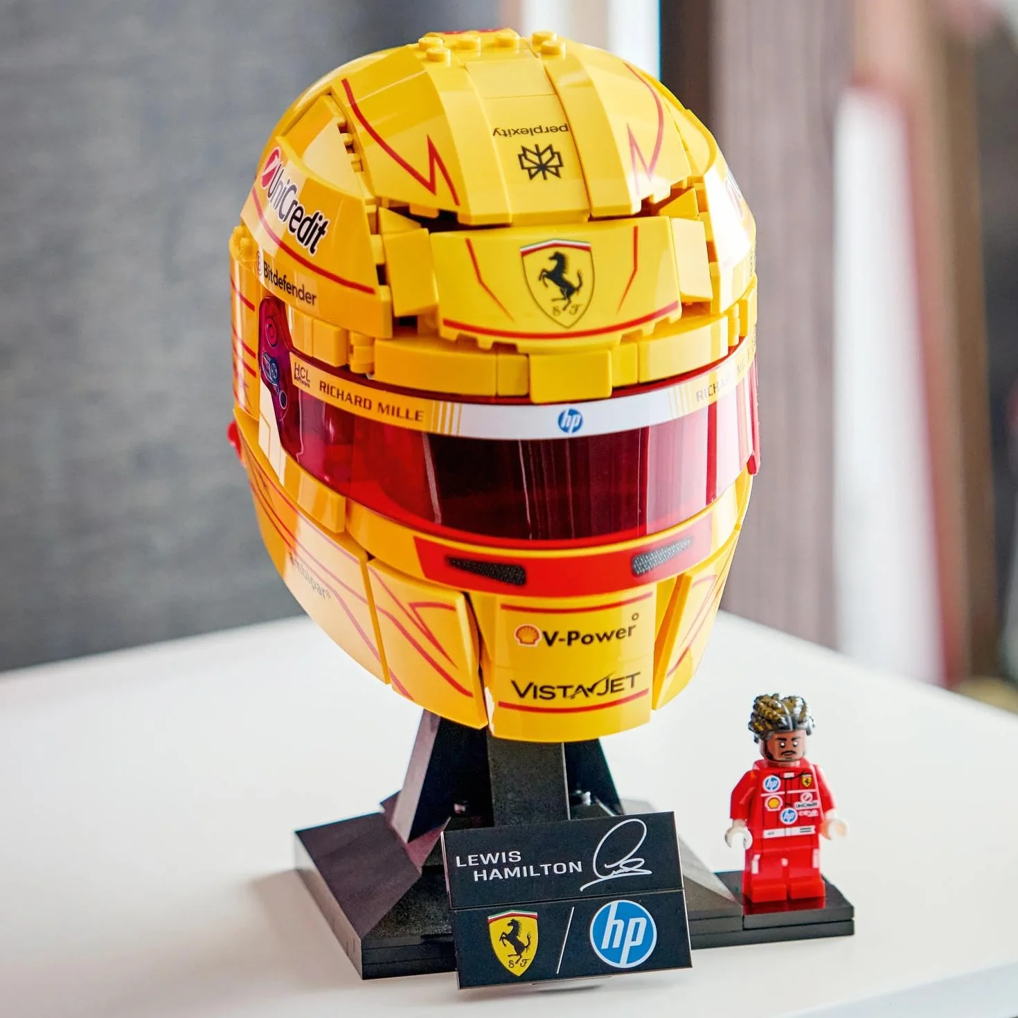 LEGO 43022 Scuderia Ferrari HP Lewis Hamilton Helmet Display Model Kit