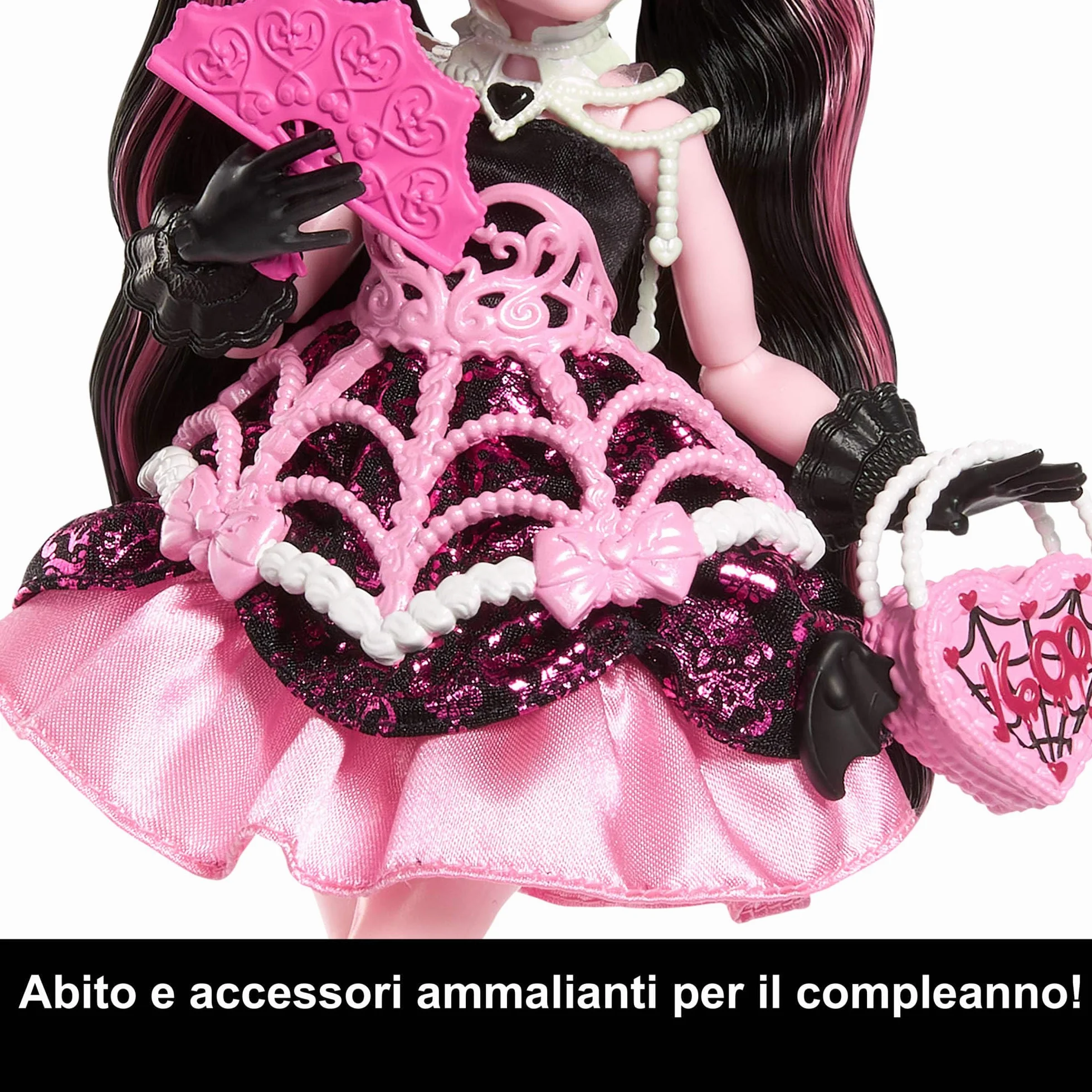 Monster High - Draculaura Scary Sweet Birthday, bambola con abito da party rosa e accessori a tema, palloncino, regalo e invito inclusi, giocattolo per bambini, 4+ anni, JBG74