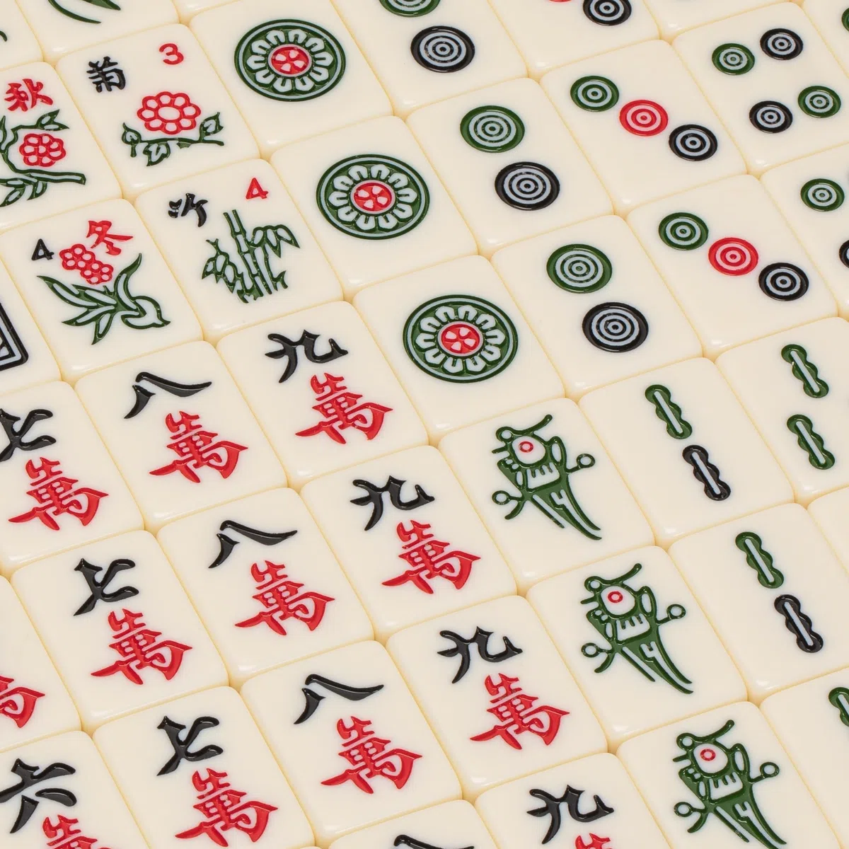 Yellow Mountain Imports Chinese Mahjong Set, Classic Ivory, 146 Tiles, Vinyl Case, Wind Indicator & Dice