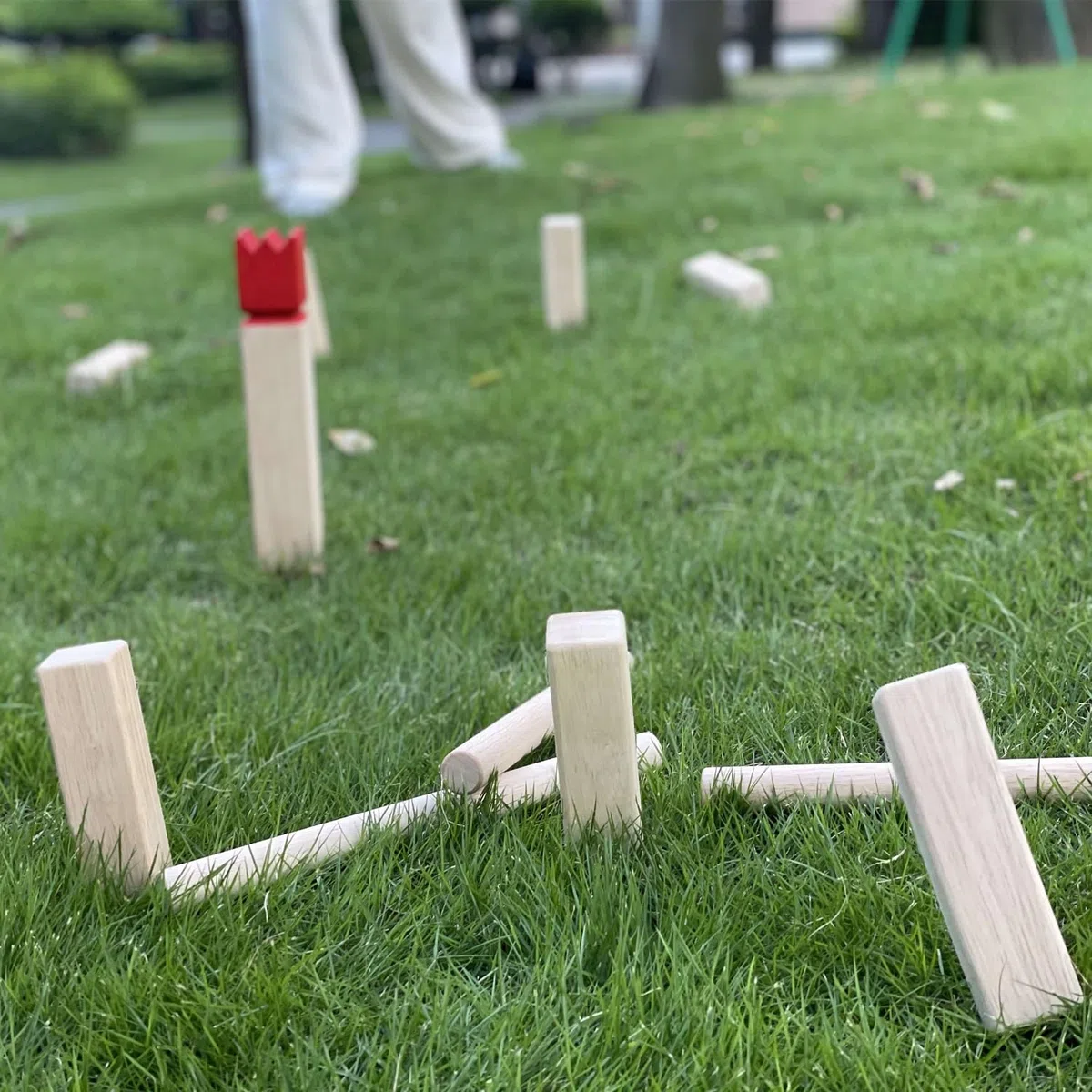 Jac & Mok Kubb - Set di giochi vichinghi in legno duro, giochi all'aperto (Kubb rosso, 5 x 5 x 30 cm, king size)