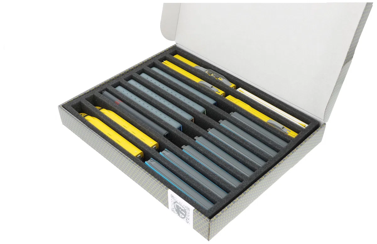 Feldherr Storage Box FSLB040 per modellini di Locomotive, Carri e Veicoli ferroviari - 9 Slot per scartamento N - Verticale, Amount:3 PCS.