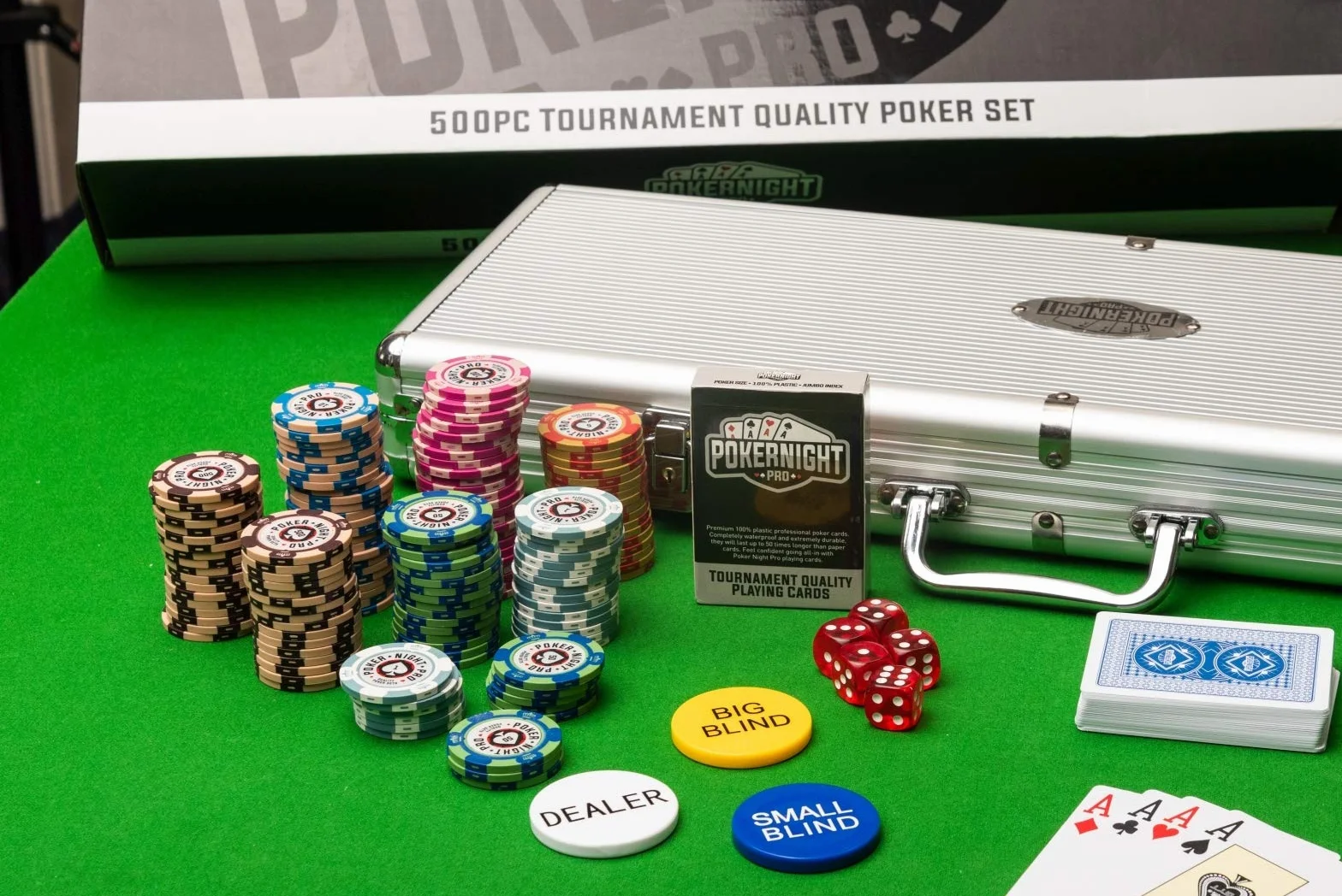 Set di 500 gettoni da poker Texas Holdem con valigetta da poker in alluminio gettone numerato di qualità 14g, 2 set di carte professionali in plastica, bottoni e 5 dadi
