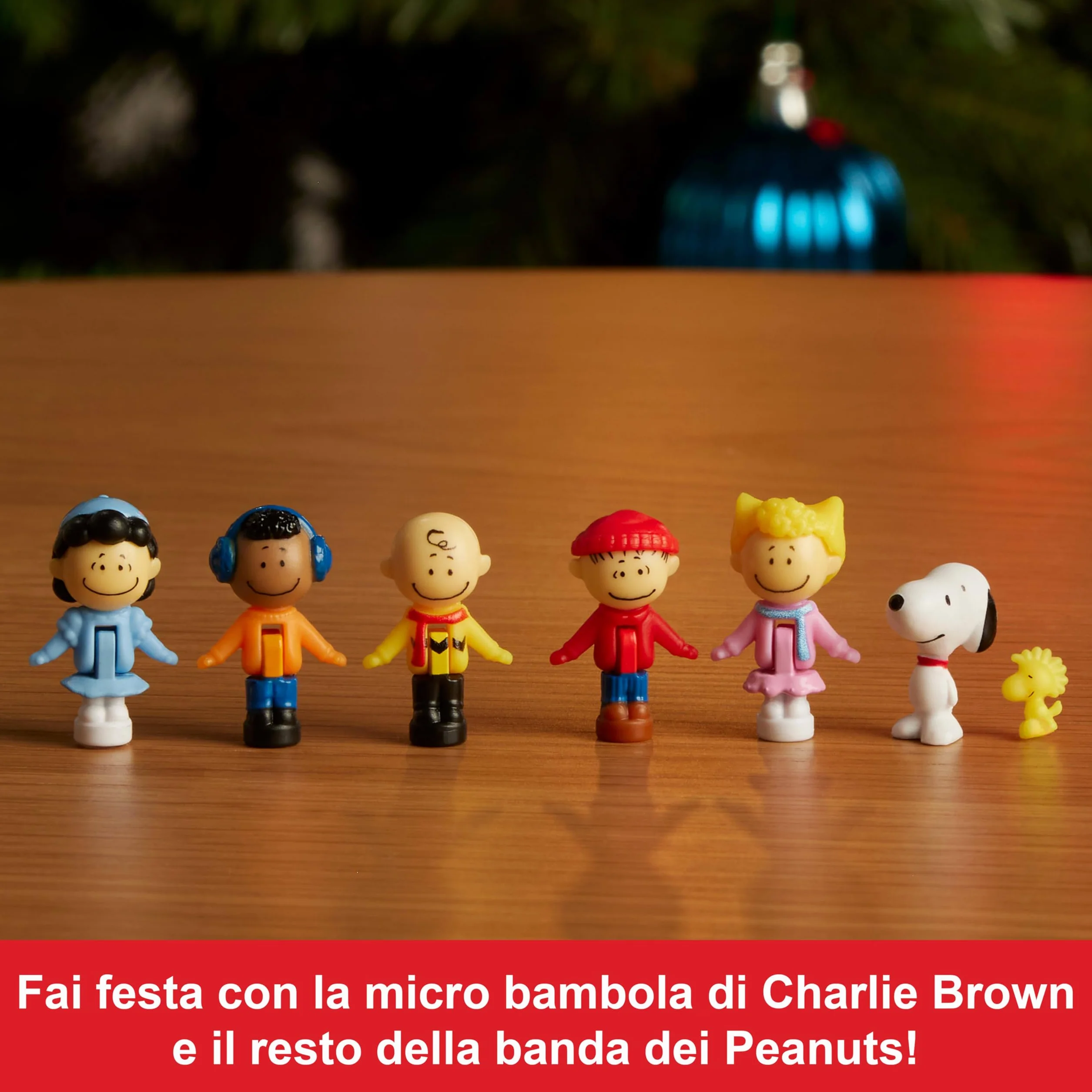 Mattel Polly Pocket x Peanuts - Cofanetto da collezione, set con 2 micro bambole Snoopy e Woodstock, 4 luoghi iconici e 7 accessori a tema inclusi, giocattolo per bambini, 4+ anni, JFV05