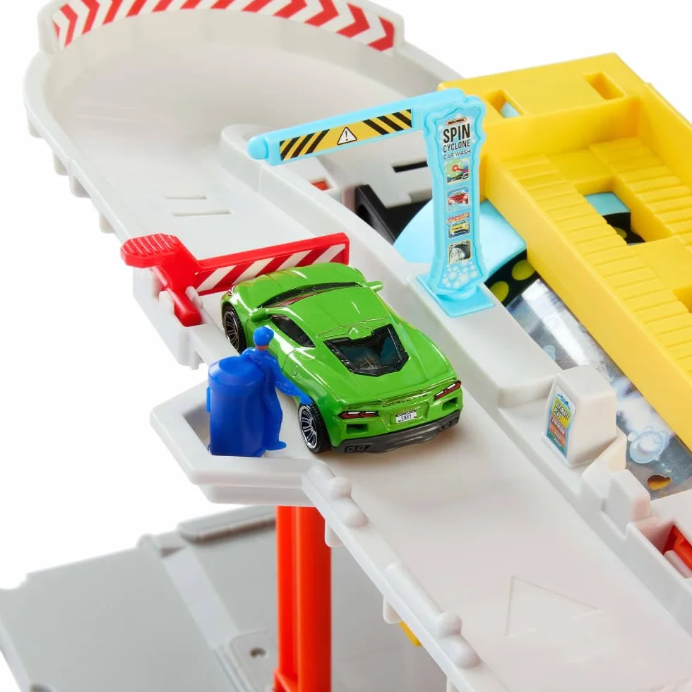 Matchbox - Autolavaggio Cyclone, set con pista, auto da corsa e carro attrezzi inclusi, tunnel di lavaggio rotante, officina meccanica e parcheggio, giocattolo per bambini, 3+ anni, JGB68