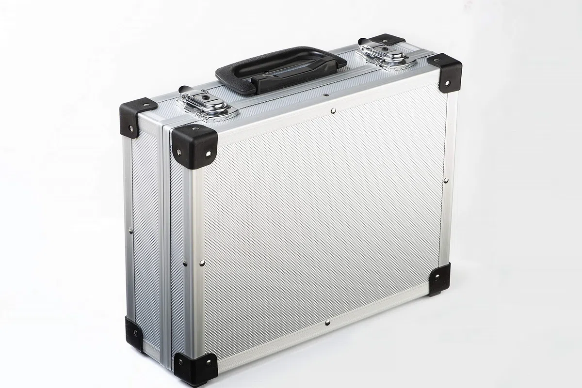 MC.Sammler - Valigetta portamonete in alluminio, con 5 vassoi portamonete per 230 monete da 2 euro in capsule, con 230 capsule da 26 mm