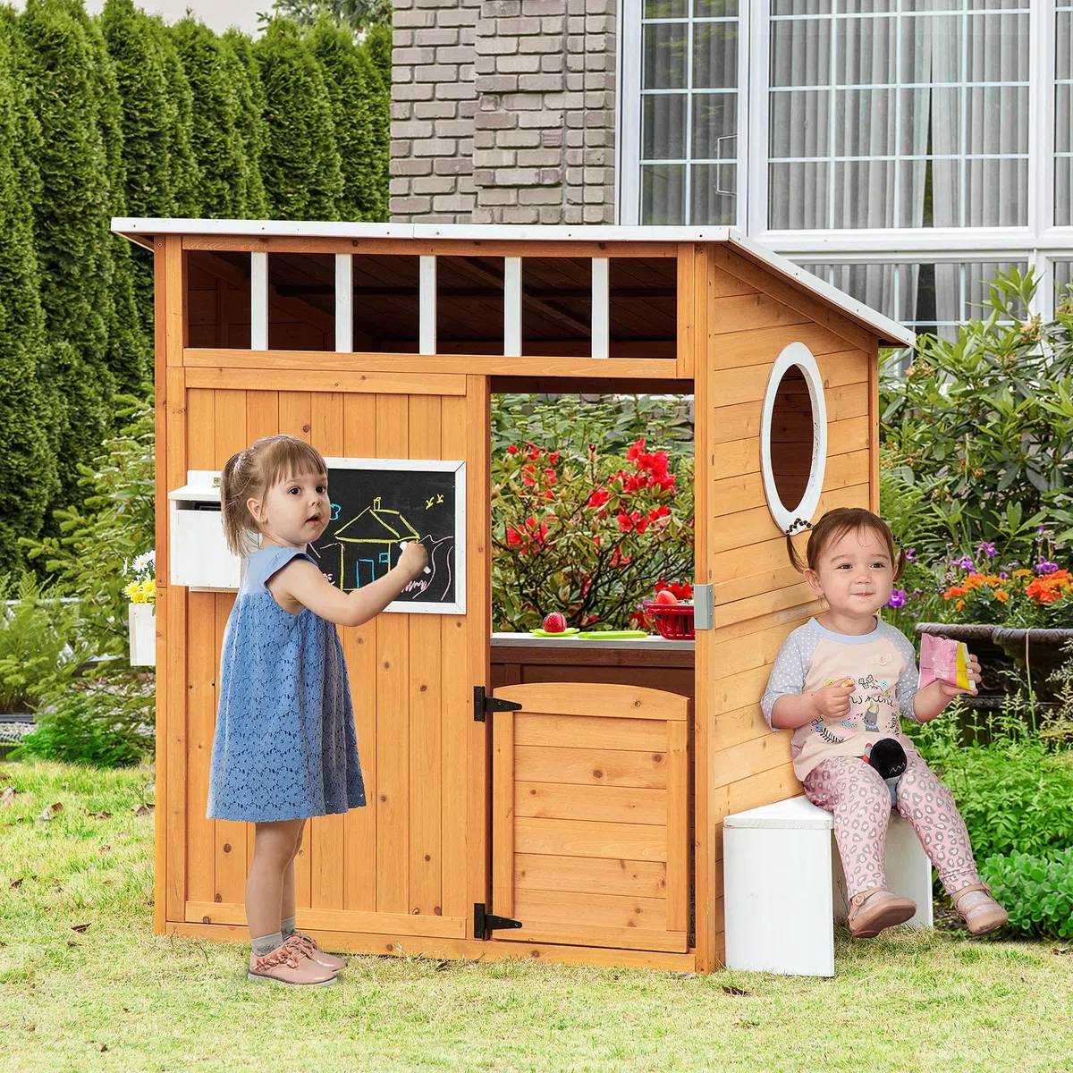 Outsunny Casetta per Bambini in Legno 122x108x135.5cm Gialla con Porta Finestre Panca Portavasi