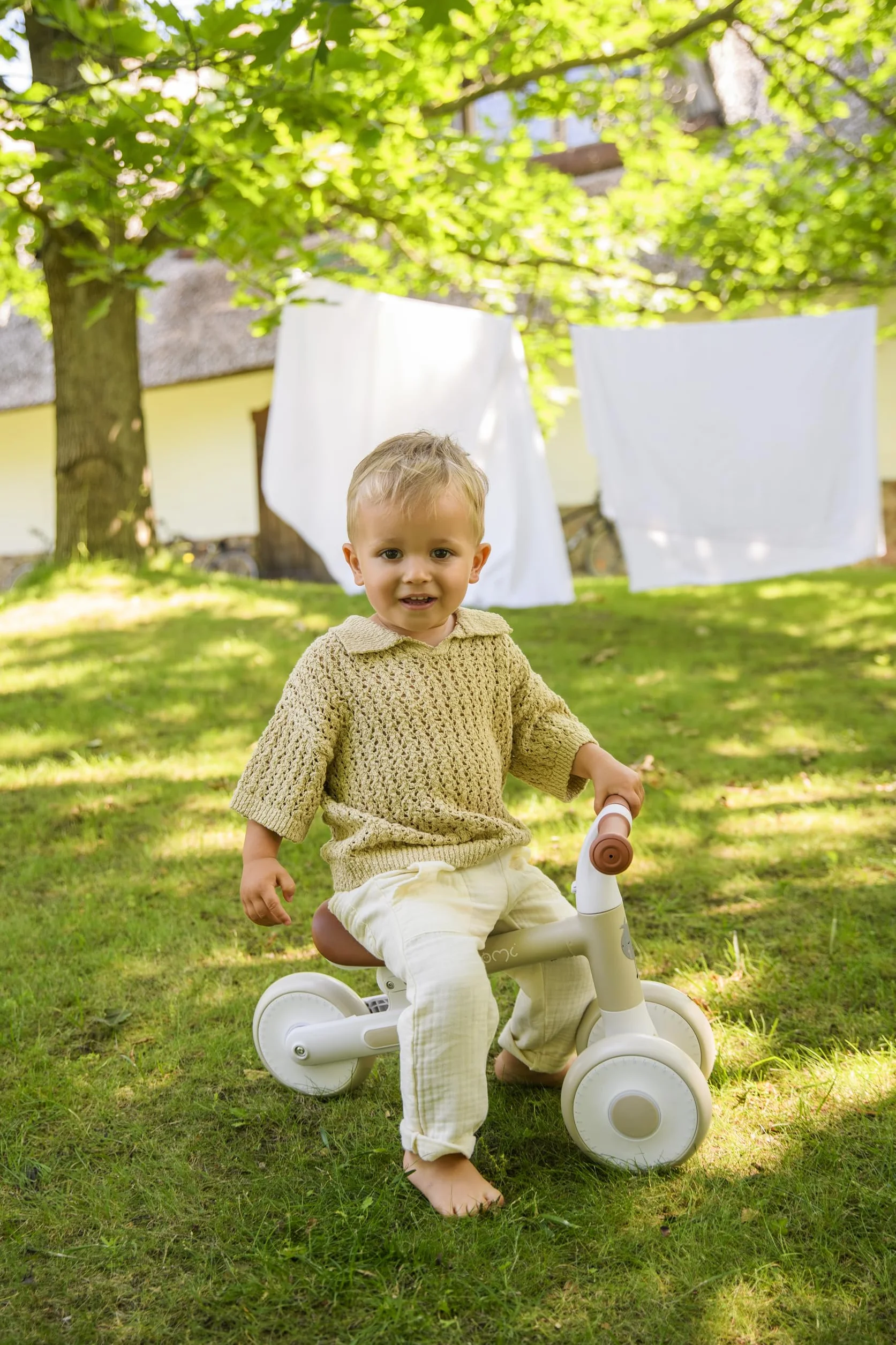Momi Bicicletta senza pedali DEX per bambine e bambini da 1 a 3 anni, telaio pieghevole, sella regolabile in altezza, ruote in plastica antiforatura, solo 2 kg di peso