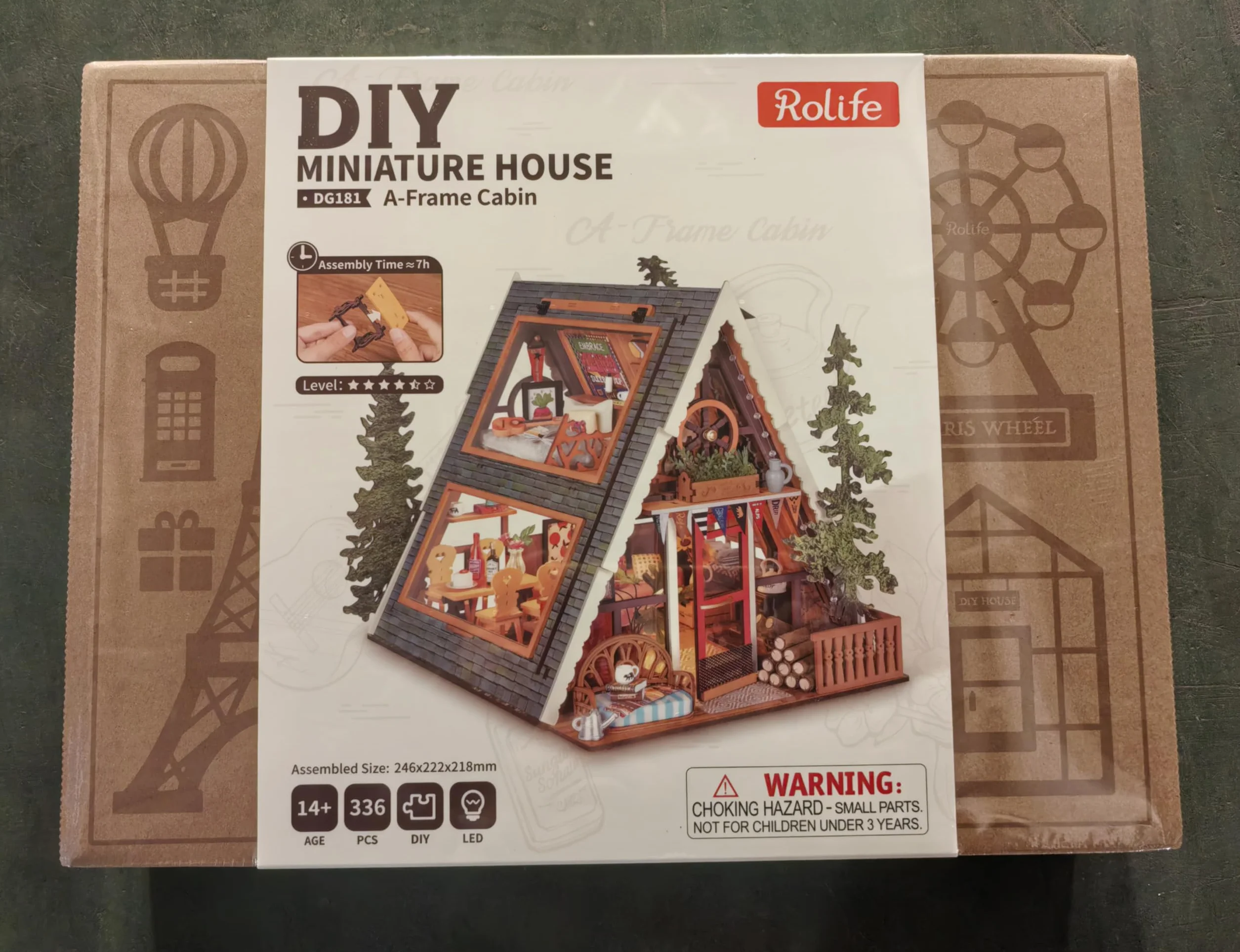 Rolife Casa delle Bambole Cabina A-Frame Modello in Legno Casa in Miniatura della Guarigione Naturale Foresta Fiabesca Decorazione per la Casa Regalo Creativo per Adulti