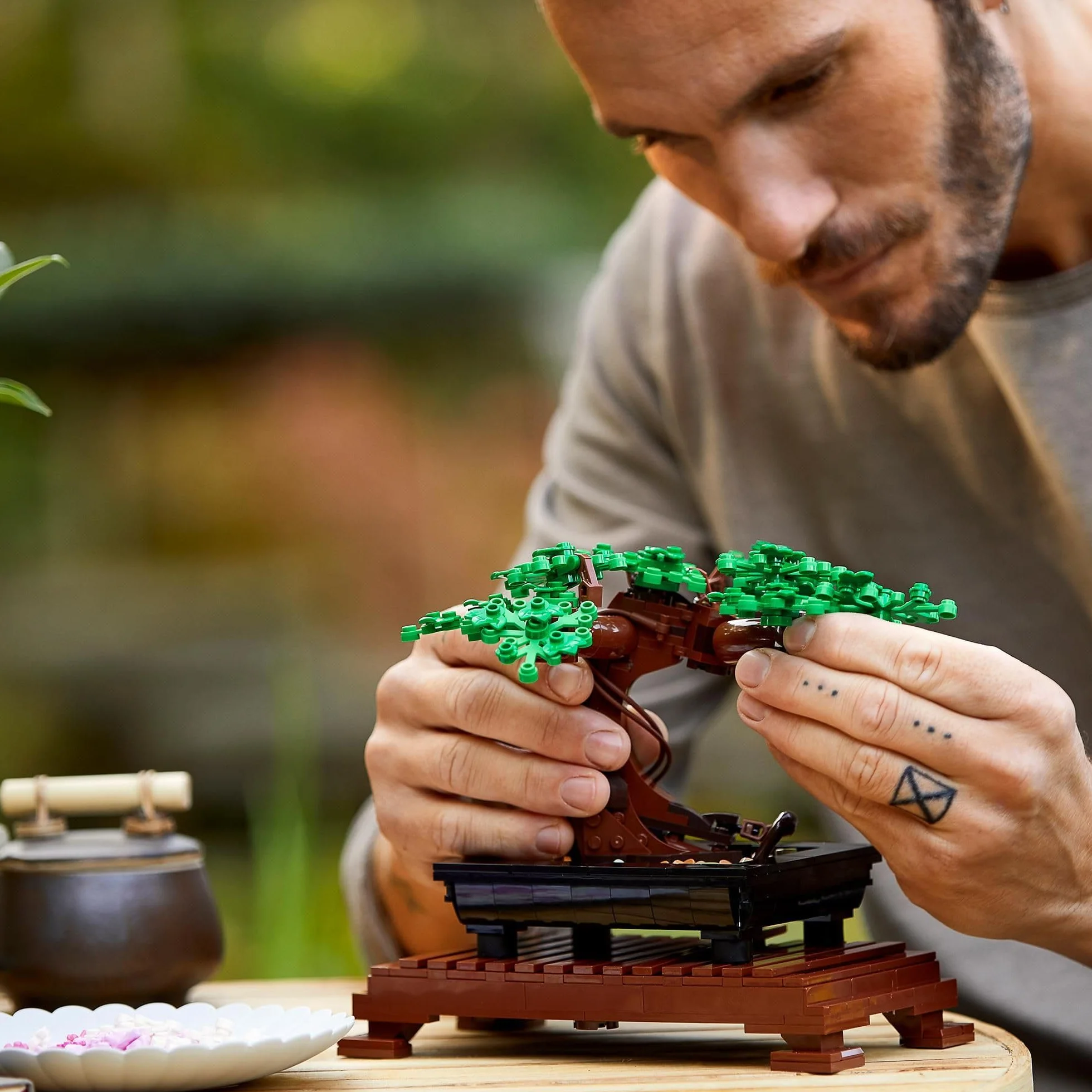 LEGO Botanicals Albero Bonsai - Kit di Piante Artificiali, Modellino da Costruire di Alberello con Vaso - Decorazione per la Casa Fai da Te - Idee Regalo per Adulti, Donna o Uomo - 10281
