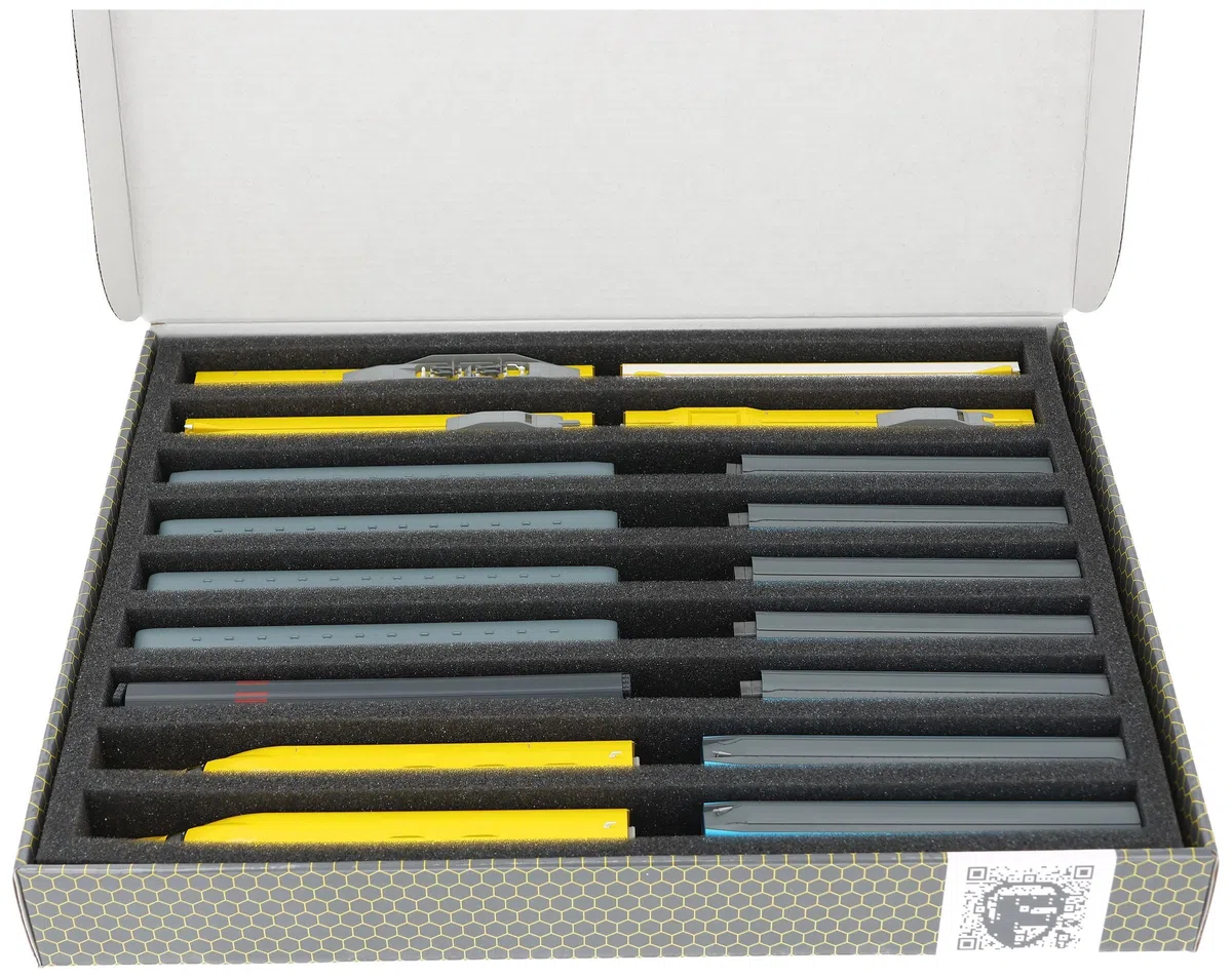 Feldherr Storage Box FSLB040 per modellini di Locomotive, Carri e Veicoli ferroviari - 9 Slot per scartamento N - Verticale, Amount:3 PCS.