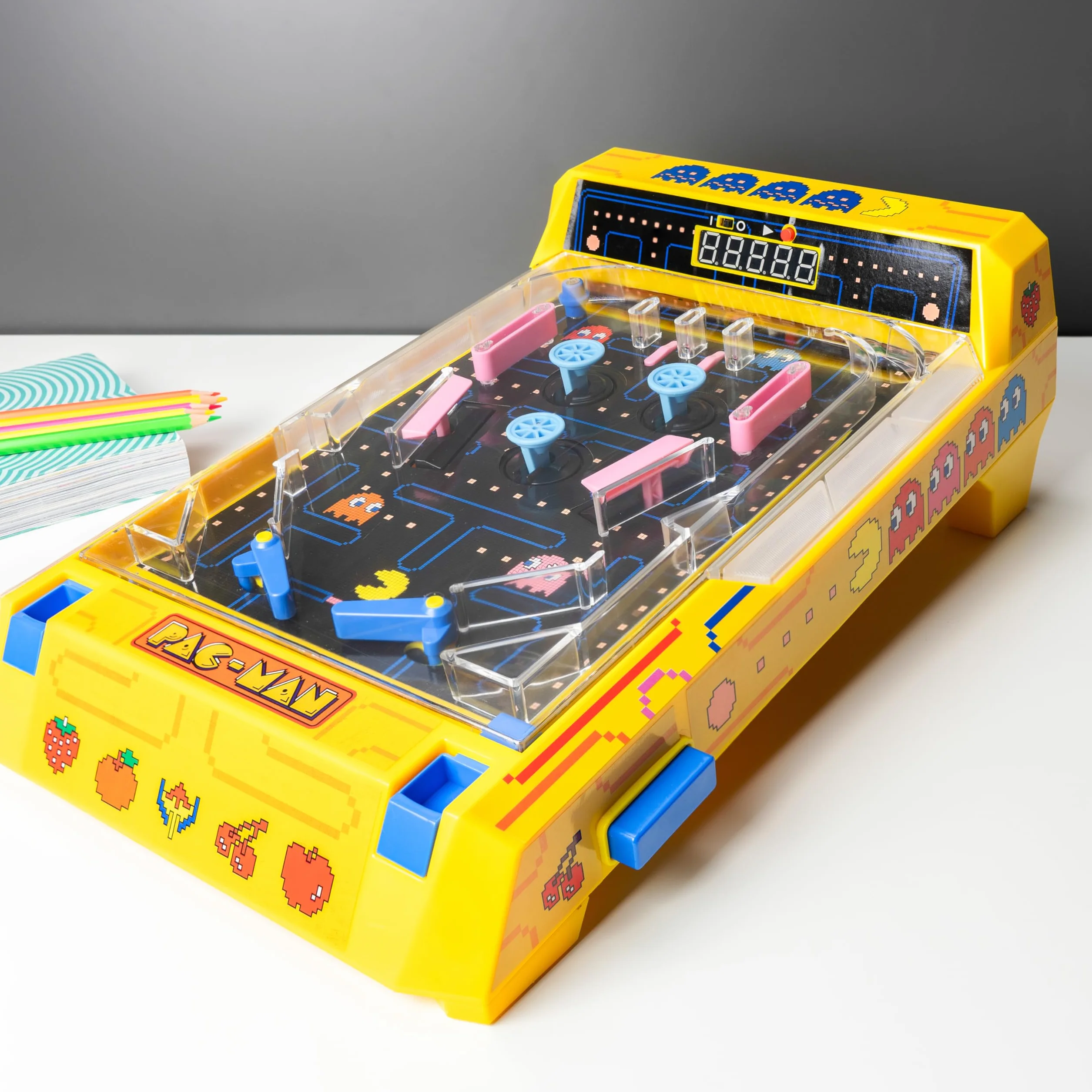 Pac-Man Flipper Elettronico da Tavolo Arcade, Luci e Suoni Originali, Segnapunti Digitale LCD, Gioco Pinball Retro Portatile per Bambini e Adulti, Idea Regalo Nostalgica Anni 80