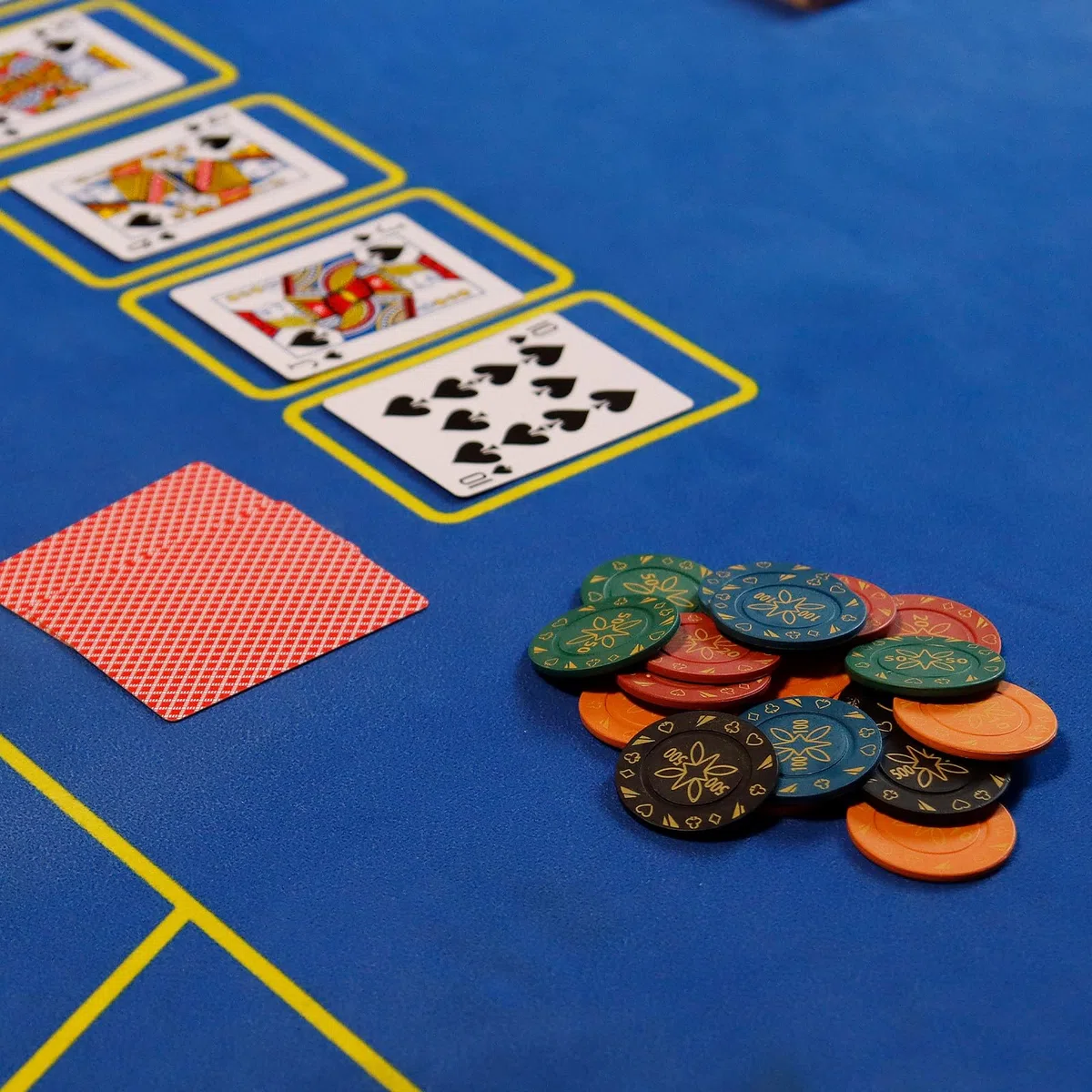 Set da Poker 300/500 Chips di Stampa in Plastica,Valigetta Poker Professionale in Alluminio con mazzi di Carte,Dadi,Pulsante Dealer
