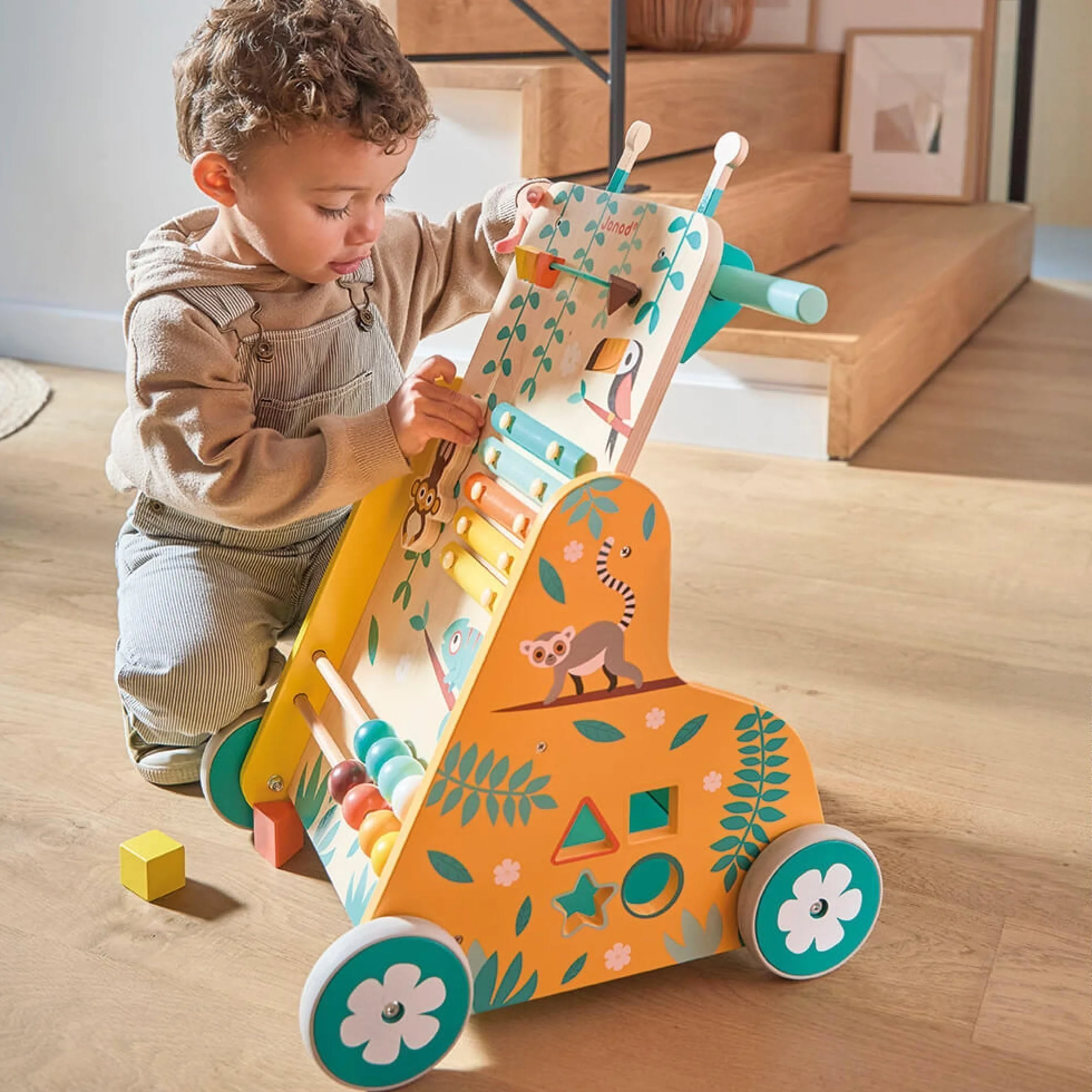 Janod - Carrello Multiattività Tropik - Primi Passi in Legno - Giocattolo Educativo 6 attività - Ruote Silenziose e Bloccabili - Certificato FSC - Vernice ad Acqua - da 1 Anno, J8269