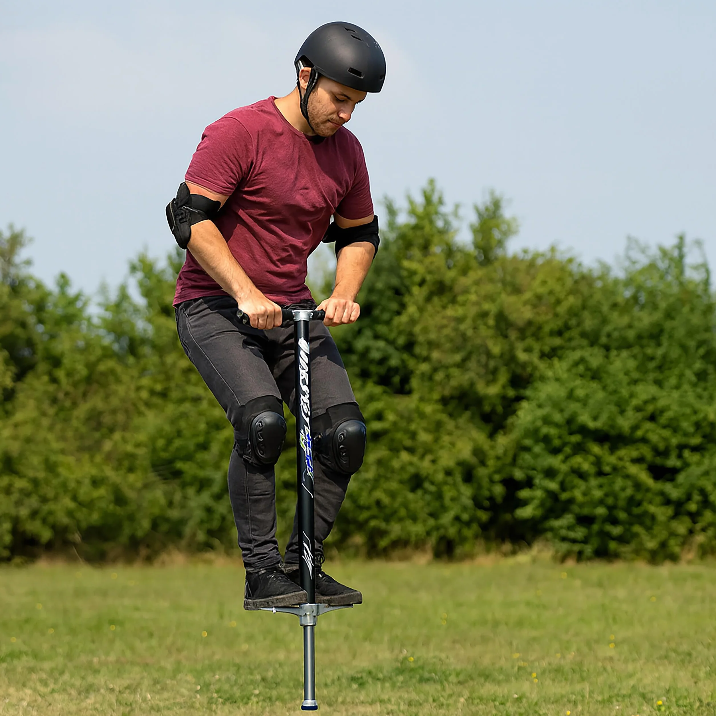 Relaxdays Pogo Stick Adulti, Bastone Elastico Fino a 110 kg, Imbottito, da Esterno, Antiscivolo, Acciaio Inox, Nero