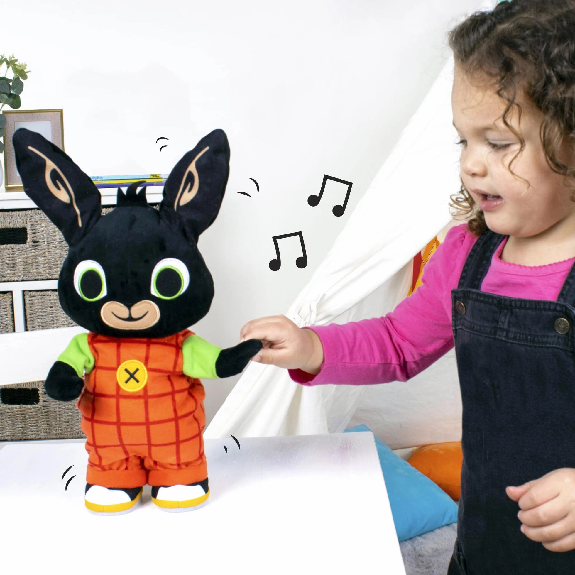 Giochi Preziosi Bing - Peluche 36 cm Parla e Danza, Premi la Manina per Attivare la Musica, con Gioco delle Statuine Musicali, con 4 musiche diverse, dai 18 Mesi, BNG33000, Multicolore