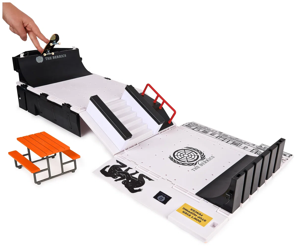 Tech Deck, The Berrics Transforming Park, X-Connect Park Creator, Set di Gioco Pieghevole Largo 76 cm con Custodia e Fingerboard Speciale, Giocattolo per Bambini da 6 Anni in su